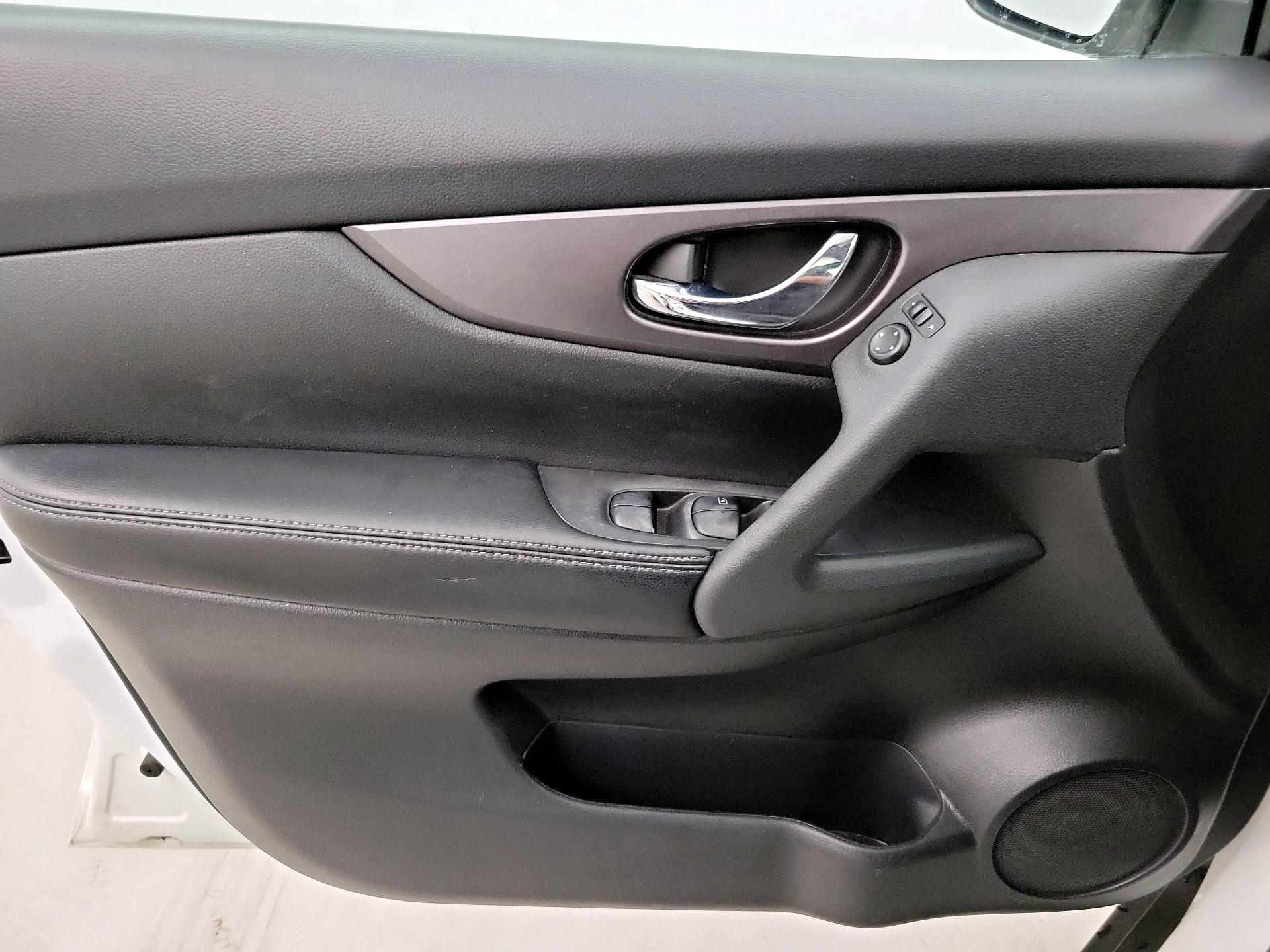 Thumbnail: 2016 Nissan Rogue - 12