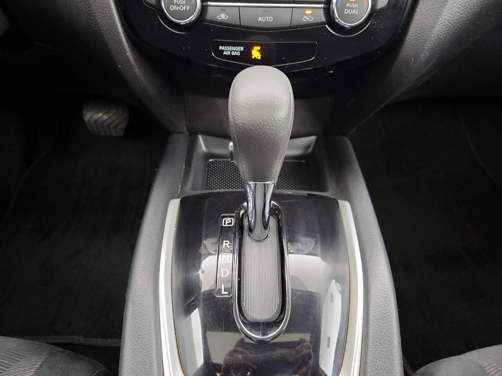 Thumbnail: 2016 Nissan Rogue - 18