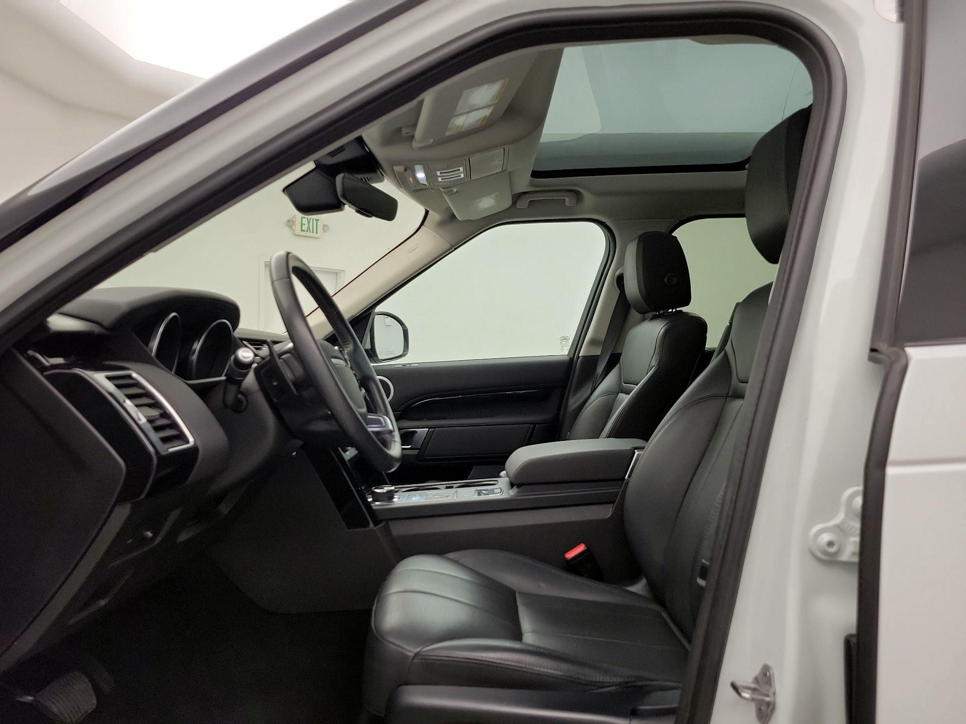 Thumbnail: 2019 Land Rover Discovery - 20