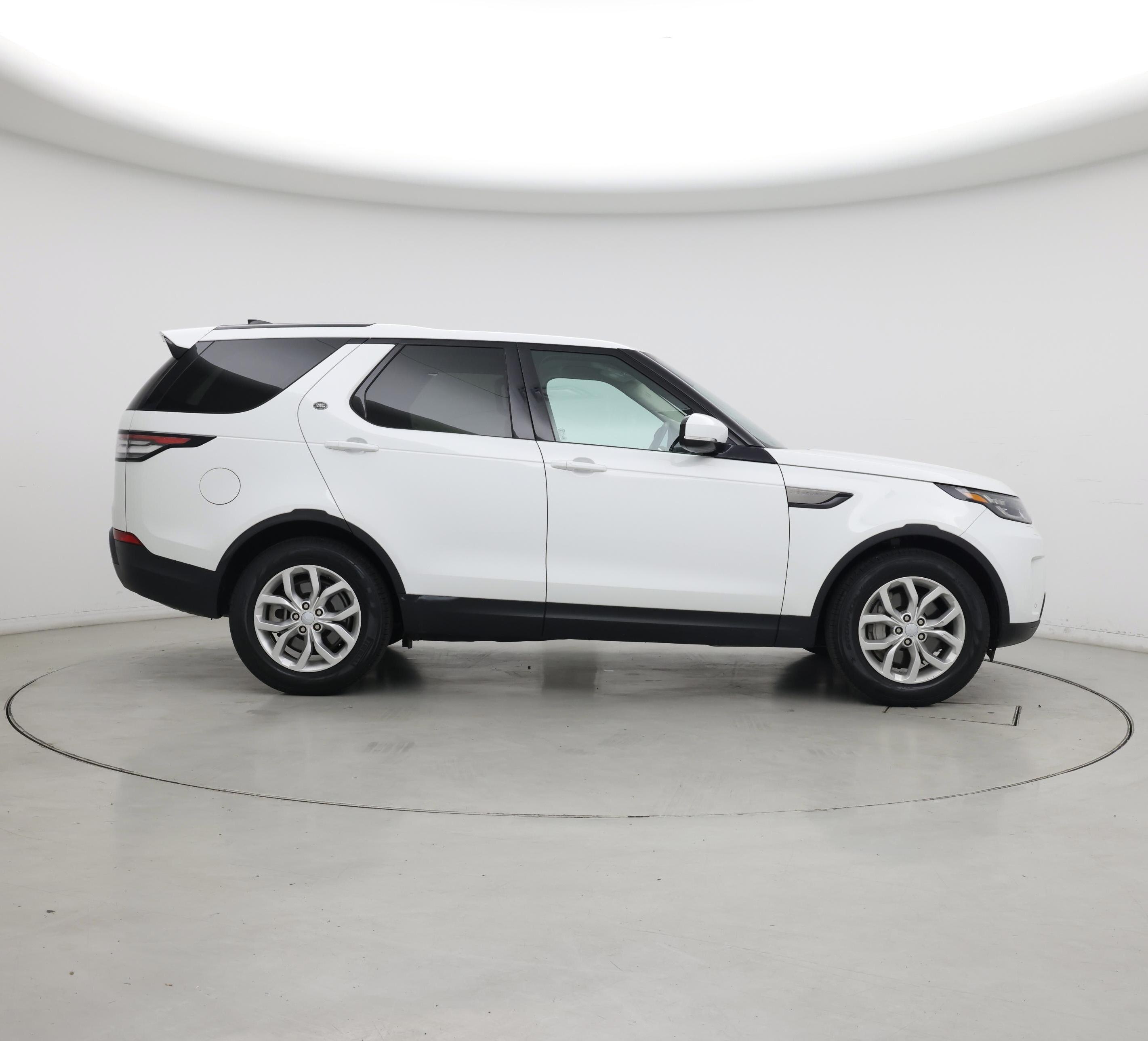 Thumbnail: 2019 Land Rover Discovery - 7