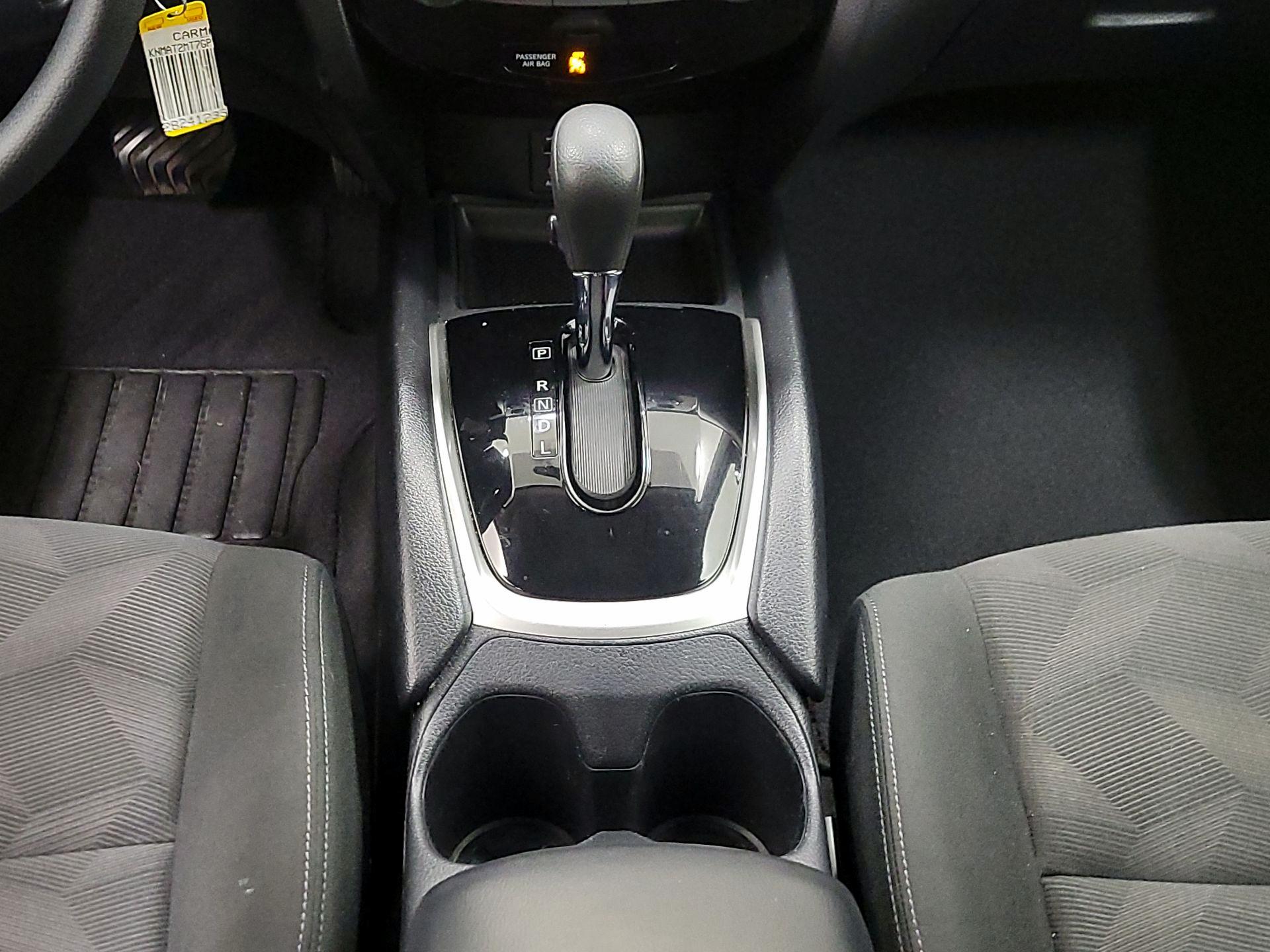 Thumbnail: 2016 Nissan Rogue - 17