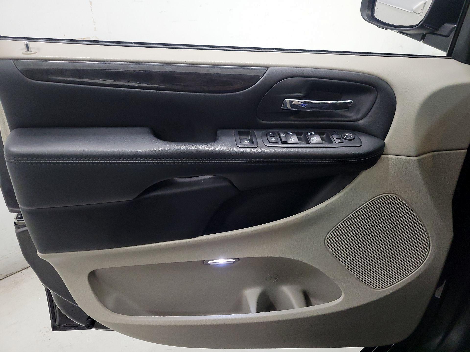 Thumbnail: 2018 Dodge Grand Caravan - 12