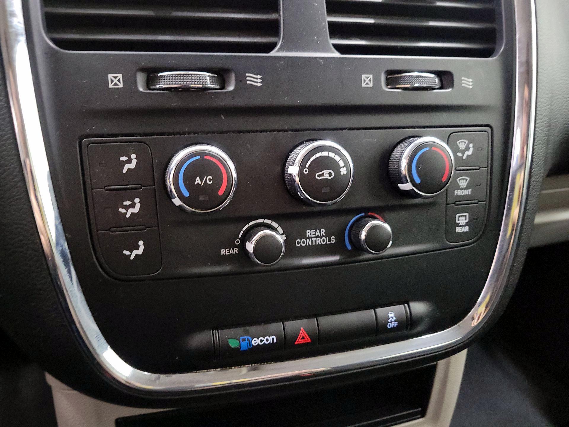 Thumbnail: 2018 Dodge Grand Caravan - 16