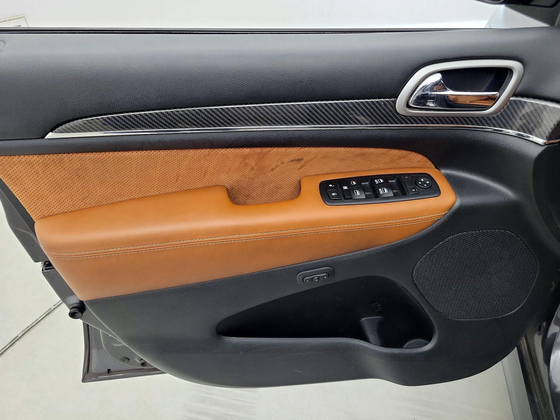 Thumbnail: 2017 Jeep Grand Cherokee - 12