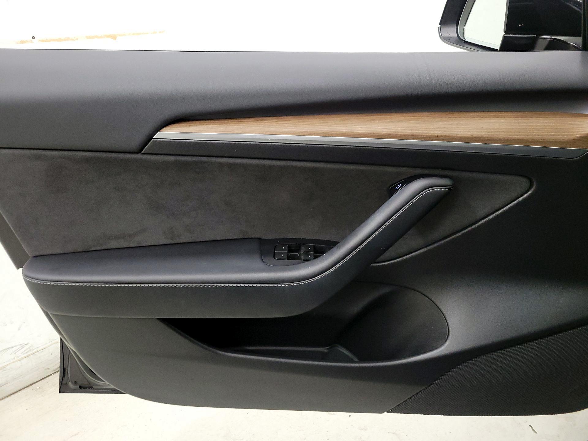 Thumbnail: 2023 Tesla Model 3 - 12