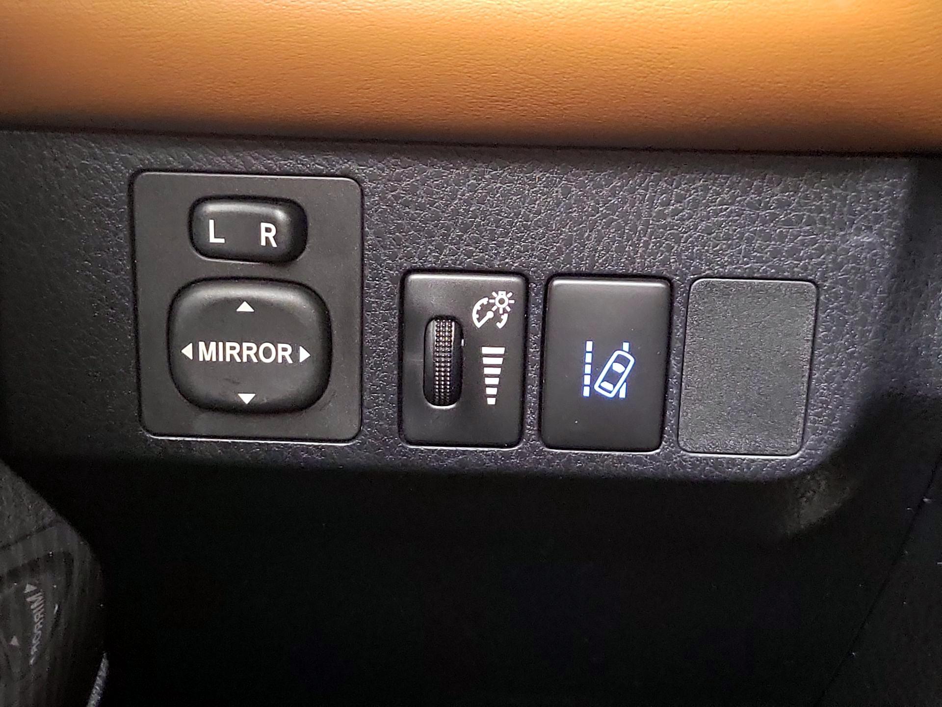 Thumbnail: 2018 Toyota RAV4 - 13