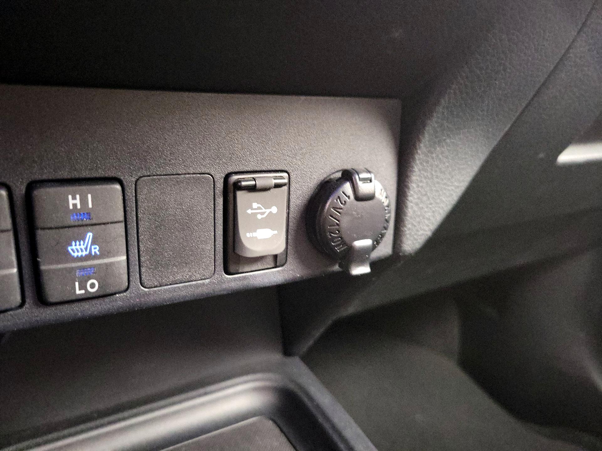 Thumbnail: 2018 Toyota RAV4 - 18