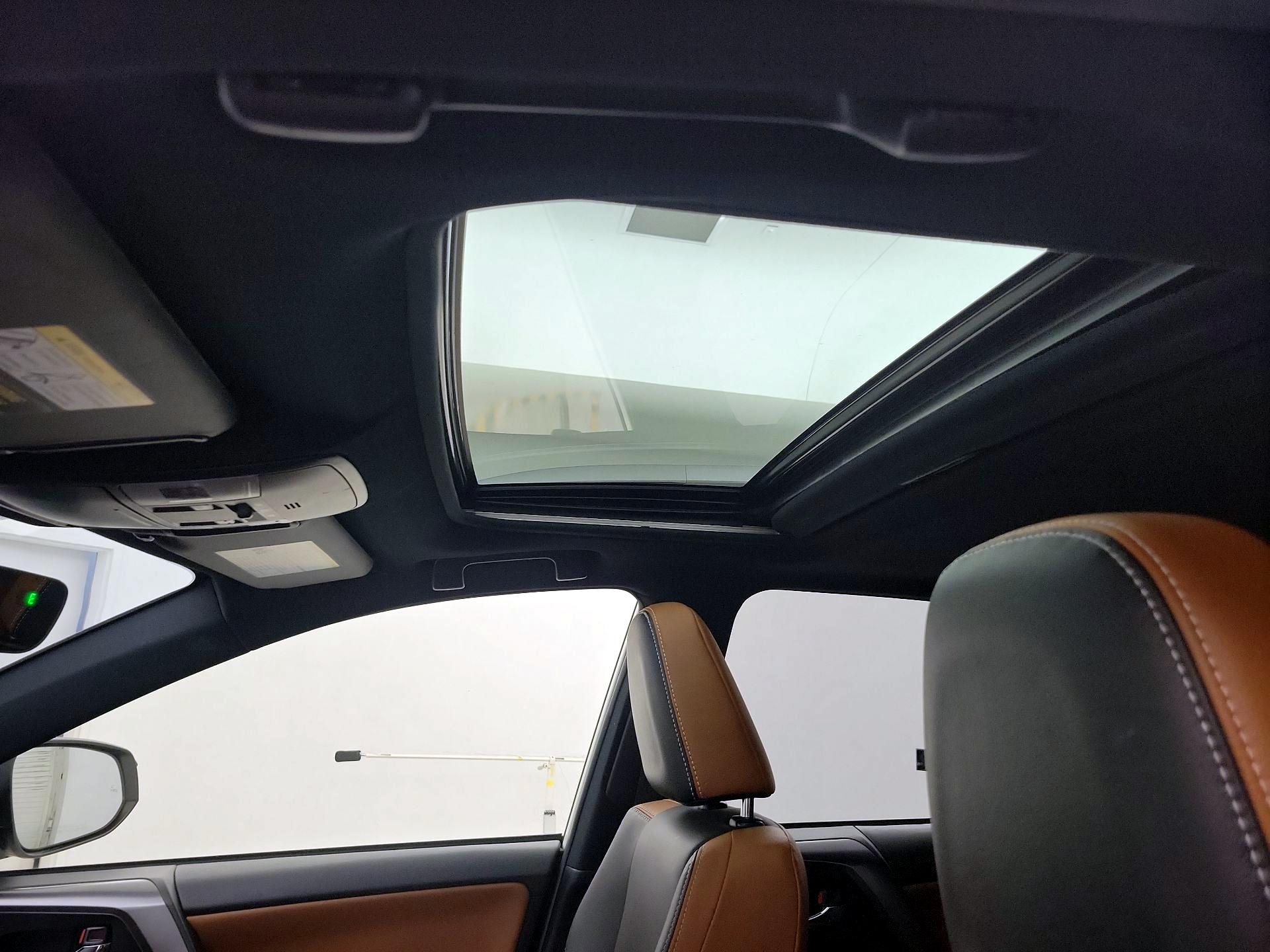 Thumbnail: 2018 Toyota RAV4 - 19