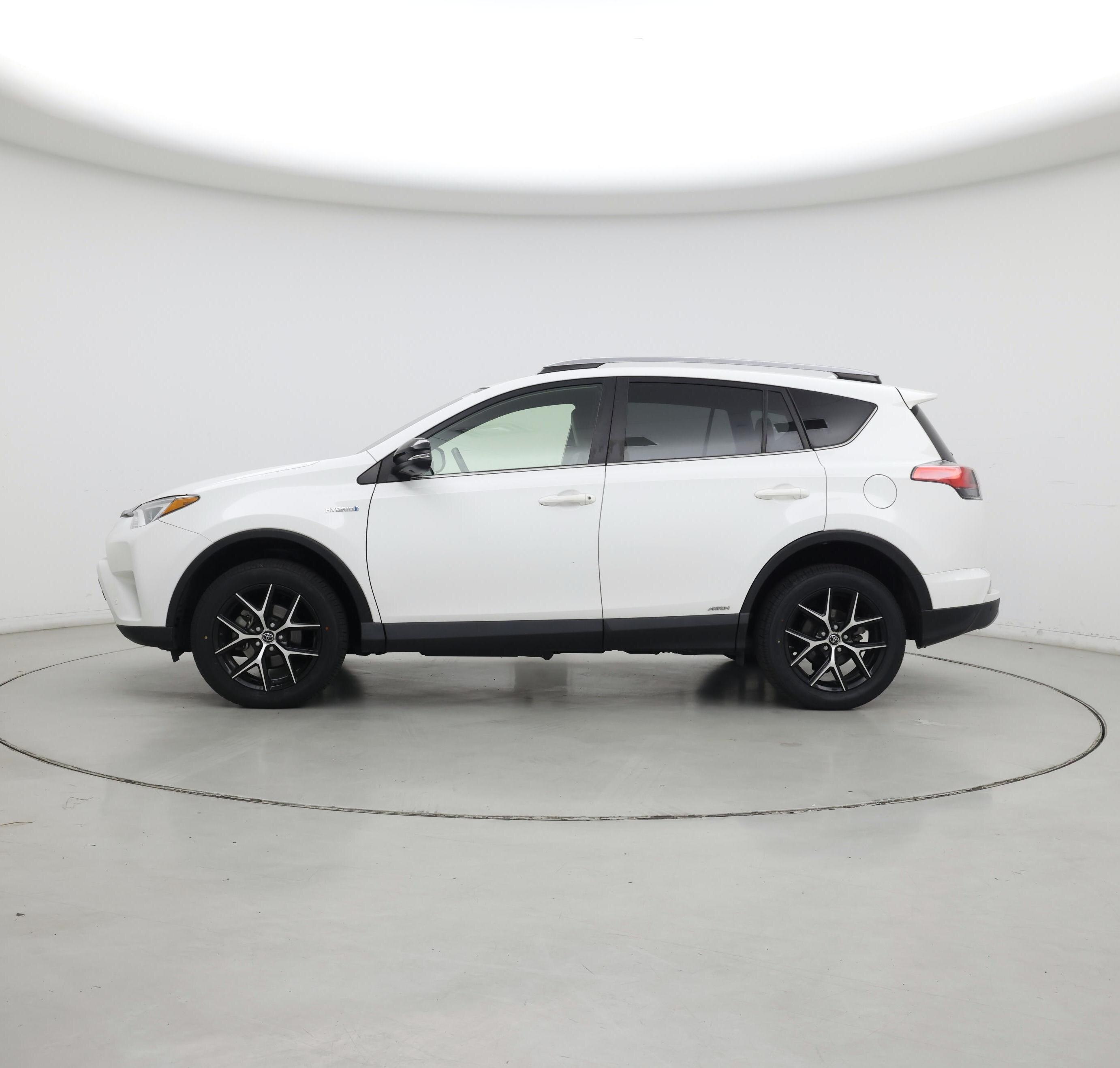 Thumbnail: 2018 Toyota RAV4 - 3