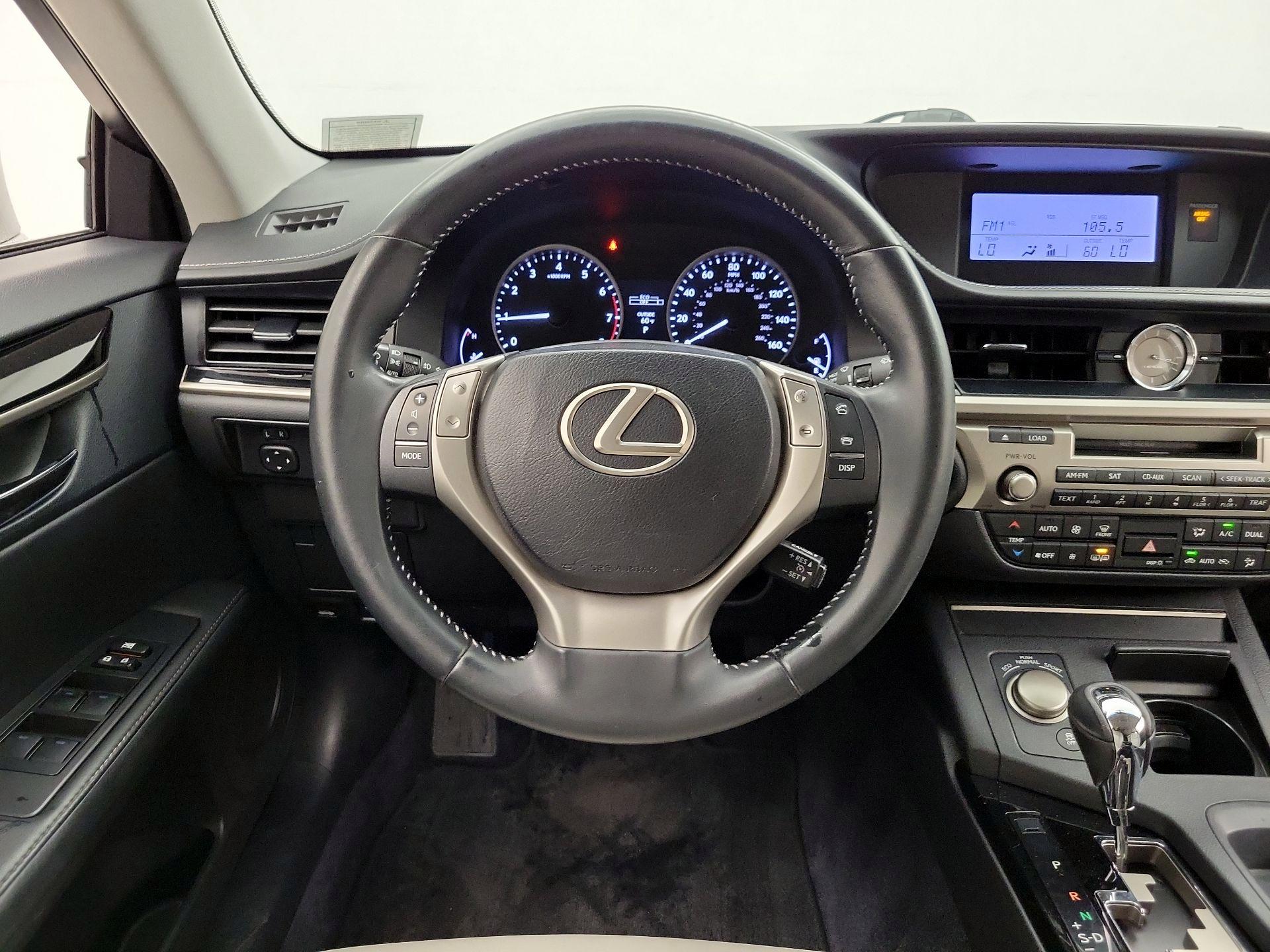 Thumbnail: 2014 Lexus ES - 10