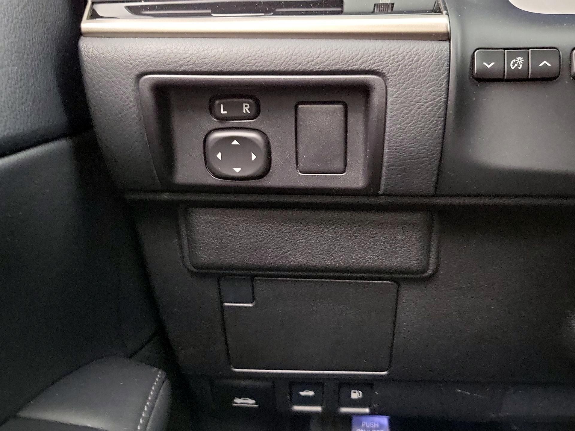 Thumbnail: 2014 Lexus ES - 13