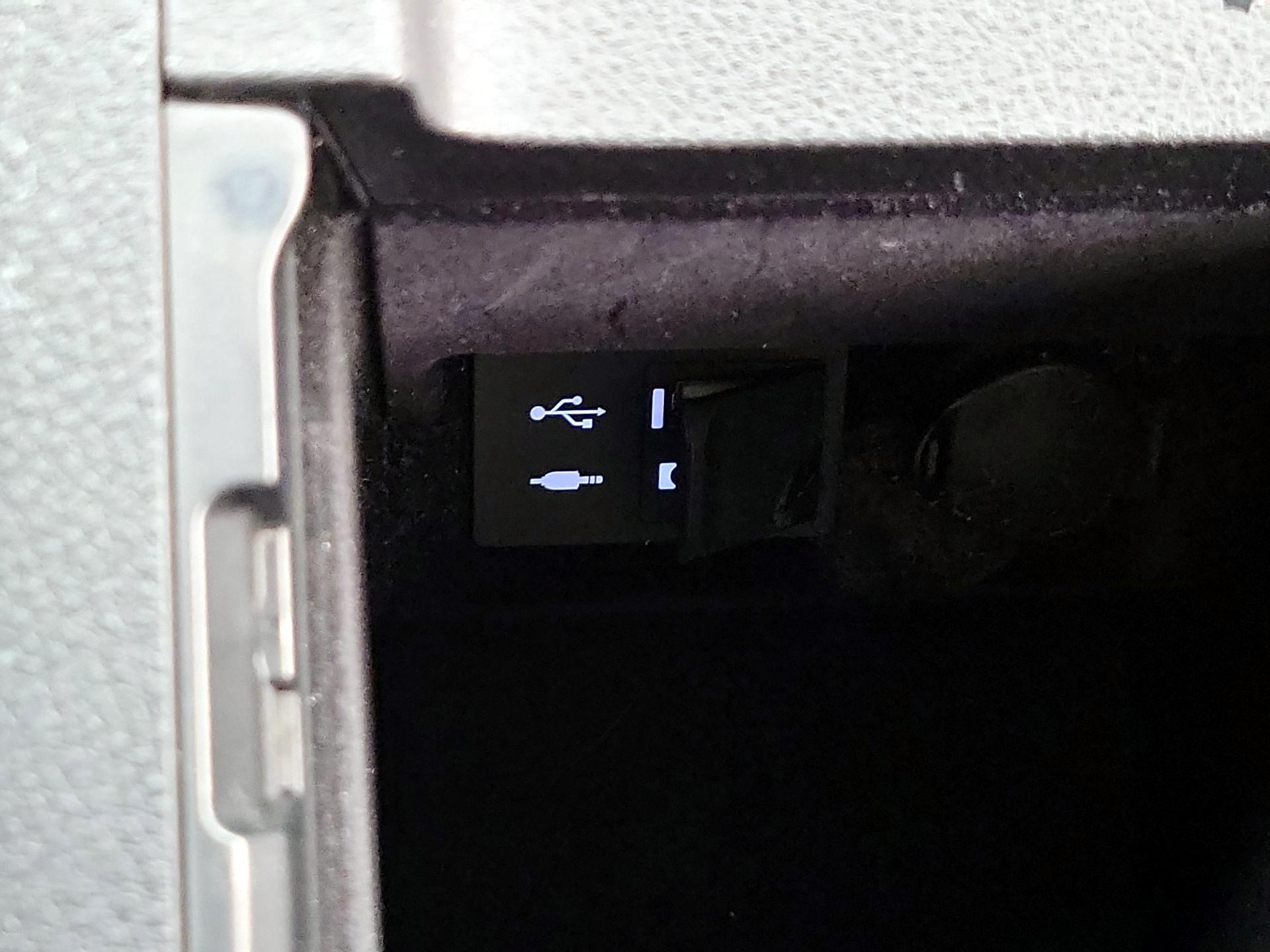 Thumbnail: 2014 Lexus ES - 17