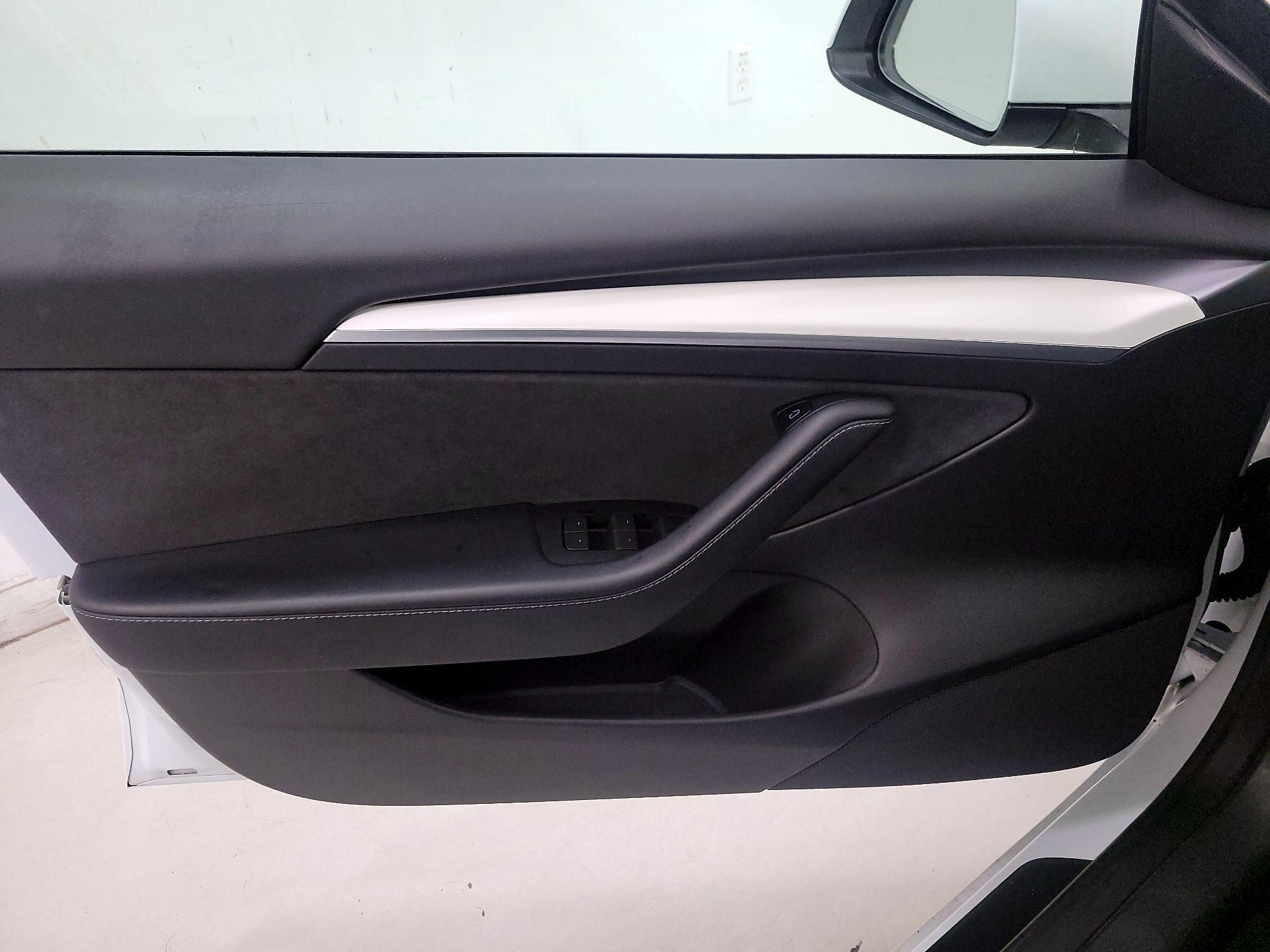 Thumbnail: 2022 Tesla Model 3 - 12