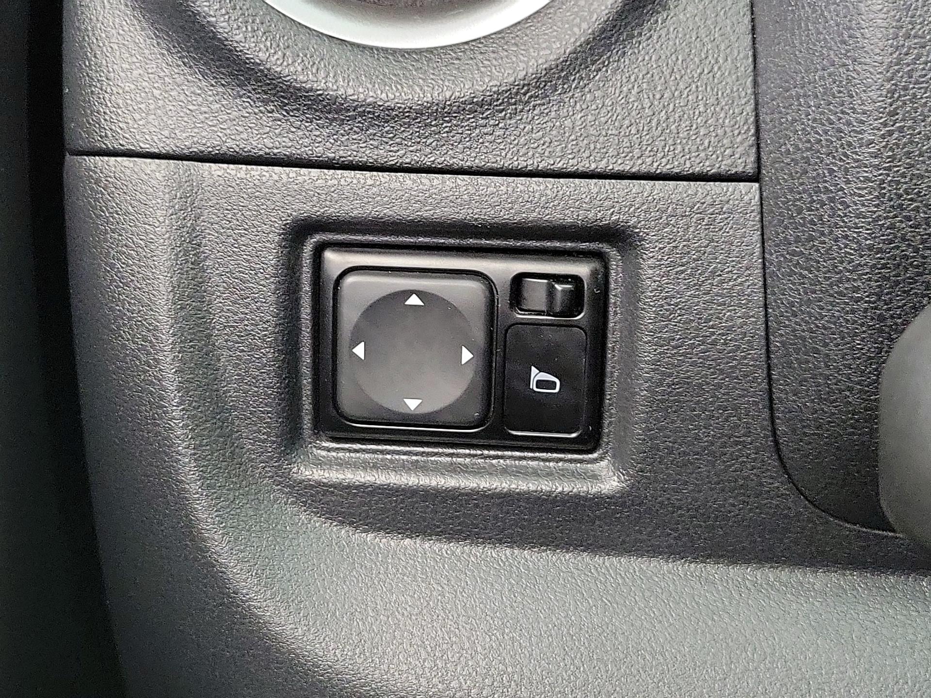 Thumbnail: 2017 Nissan Versa - 13