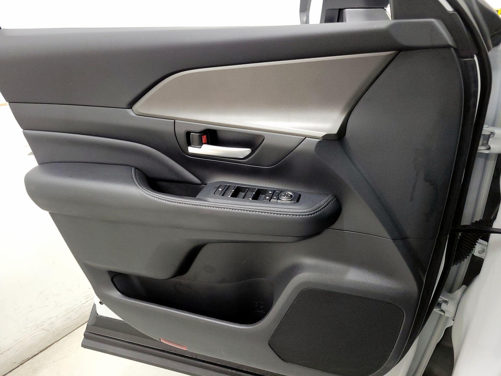 Thumbnail: 2025 Toyota Grand Highlander - 12