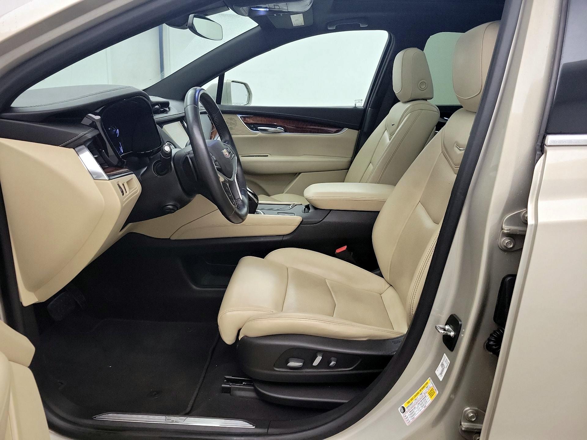 Thumbnail: 2017 Cadillac XT5 - 11