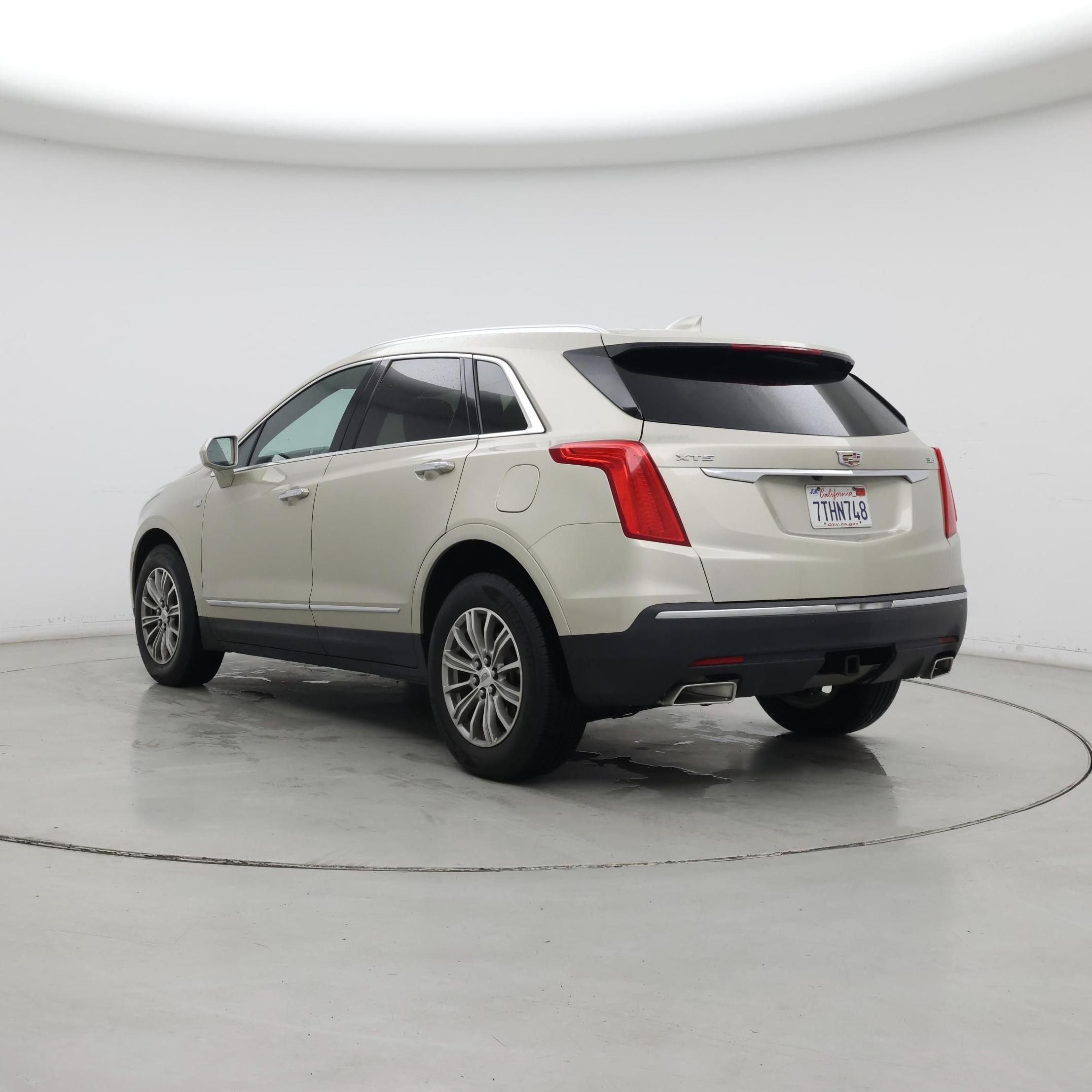 Thumbnail: 2017 Cadillac XT5 - 2