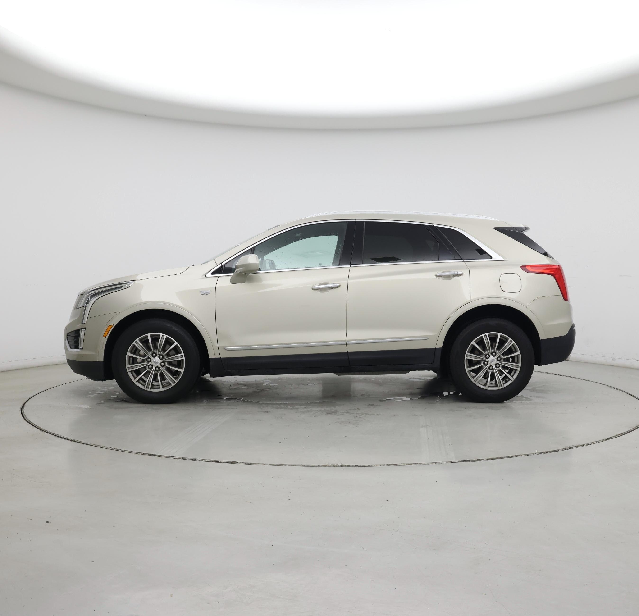 Thumbnail: 2017 Cadillac XT5 - 3
