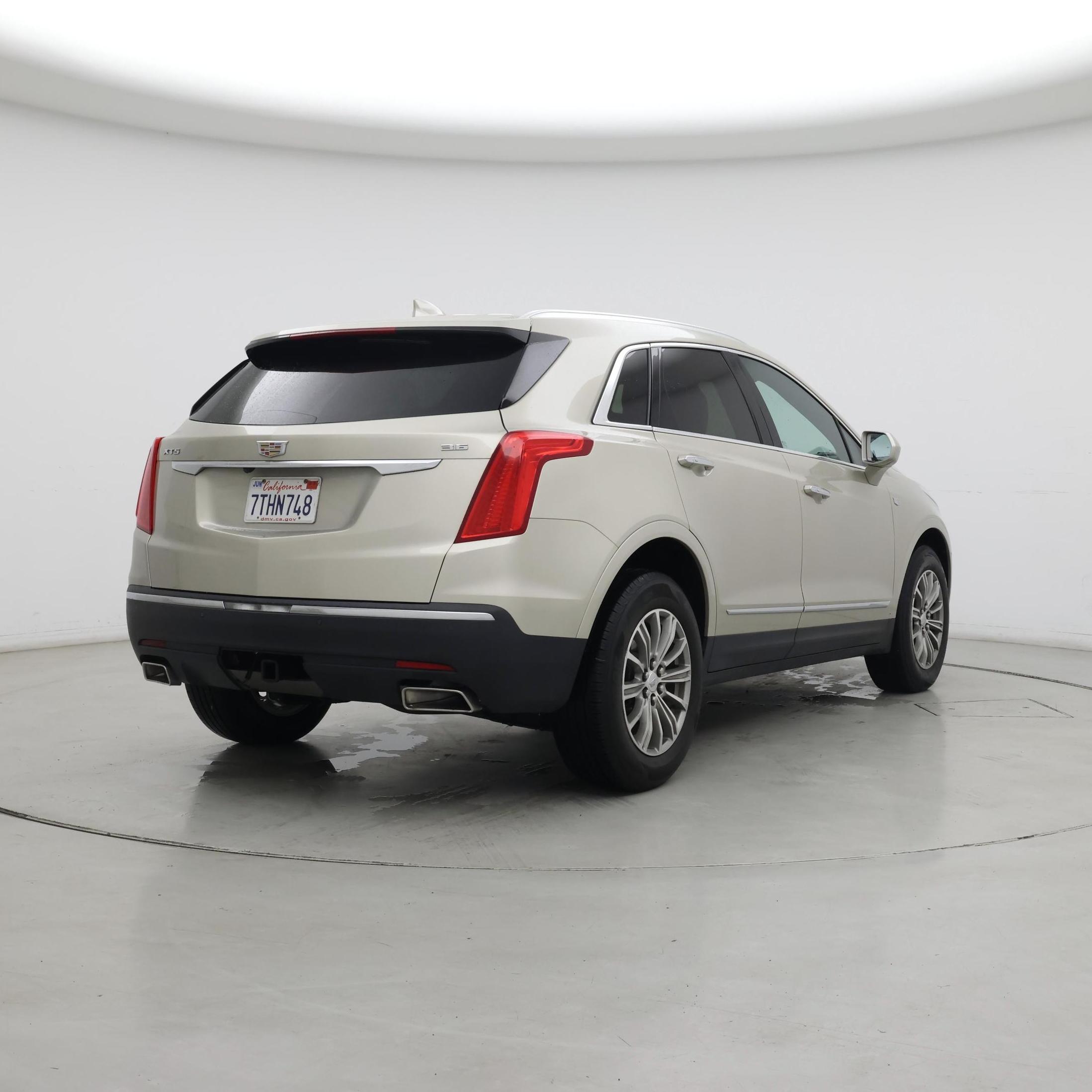 Thumbnail: 2017 Cadillac XT5 - 8