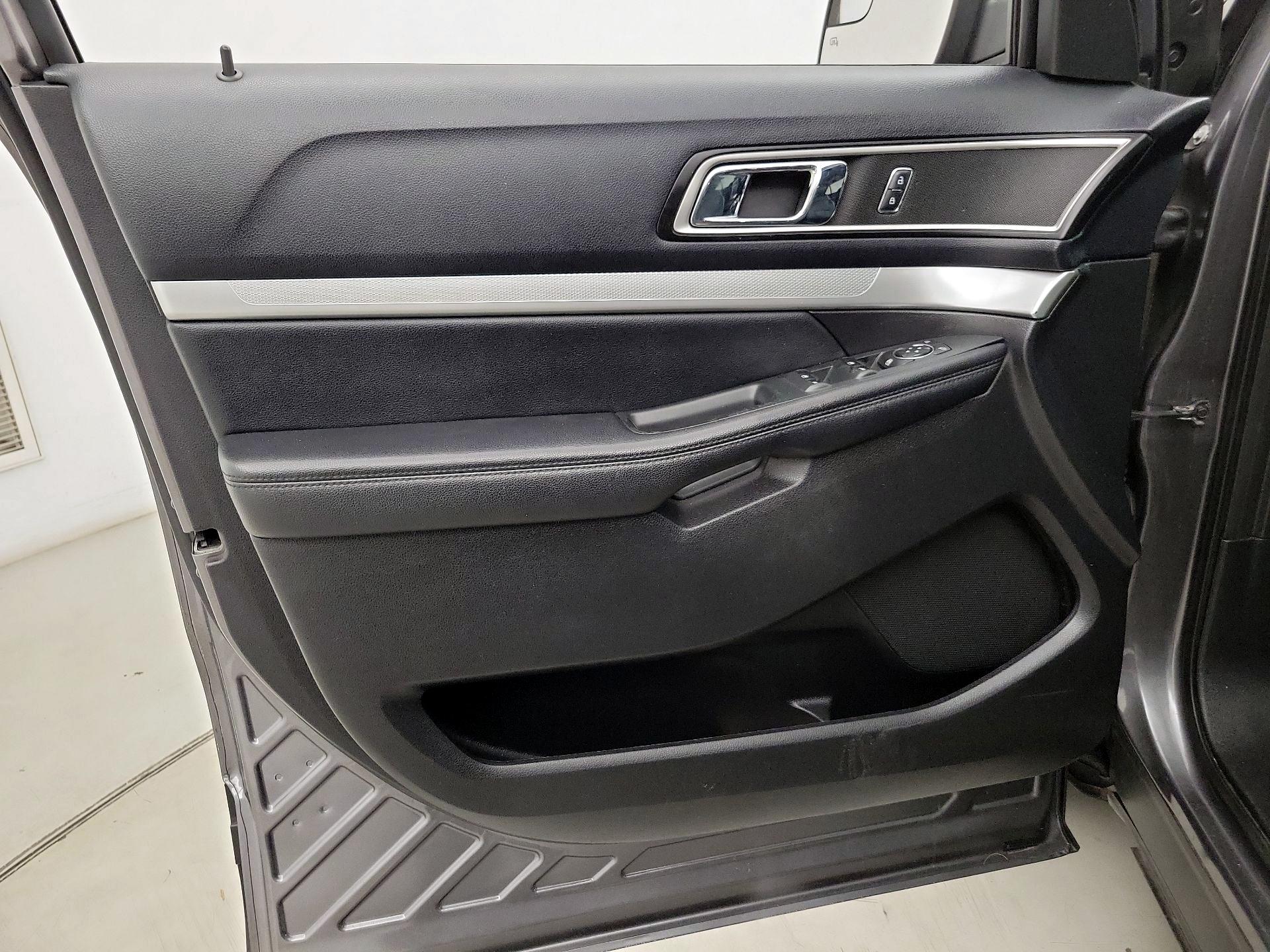 Thumbnail: 2016 Ford Explorer - 12