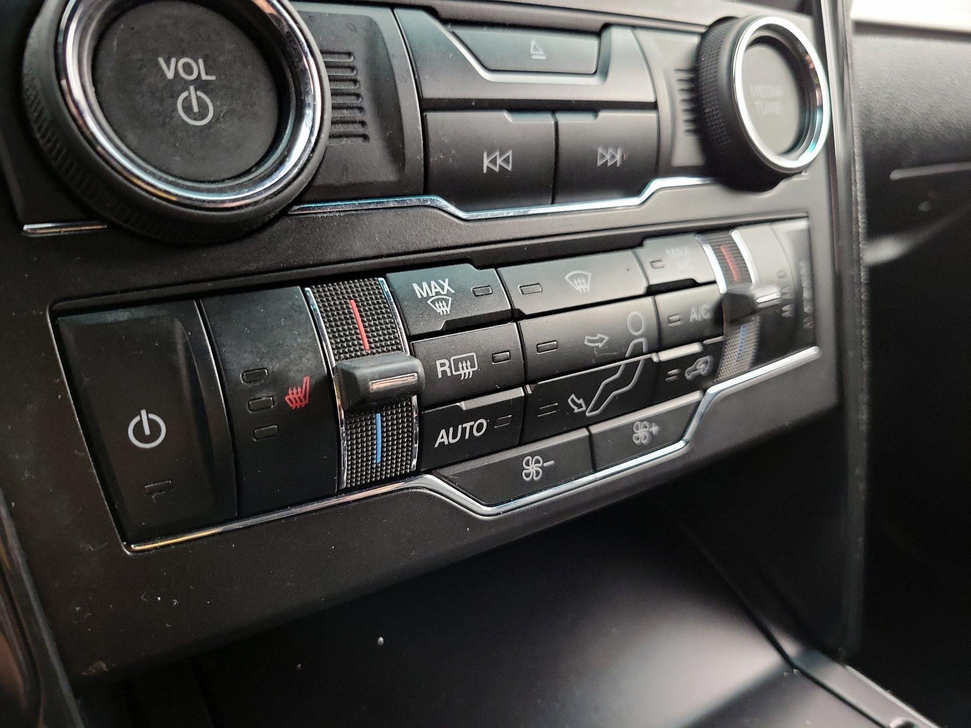 Thumbnail: 2016 Ford Explorer - 17