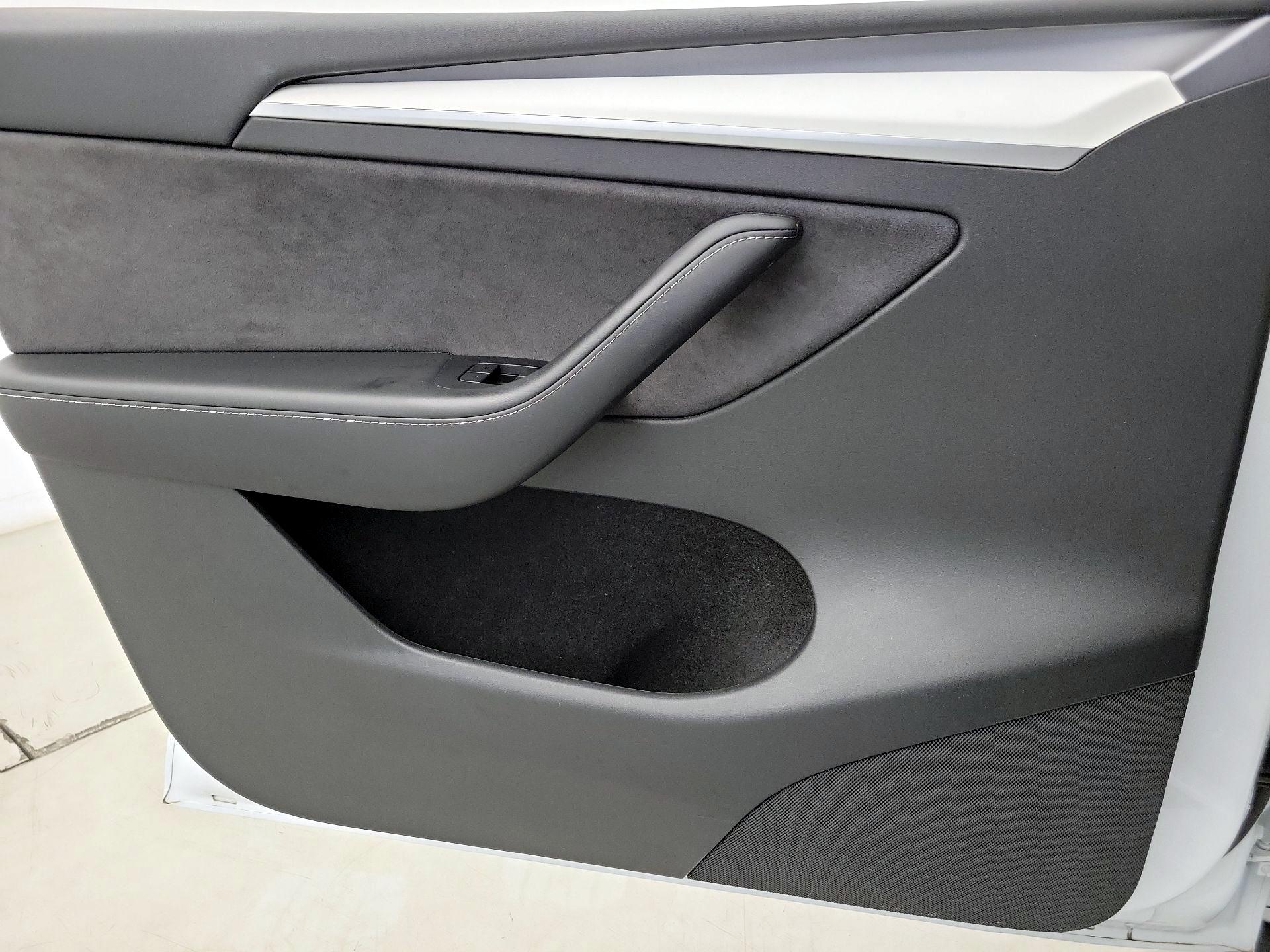 Thumbnail: 2022 Tesla Model Y - 12