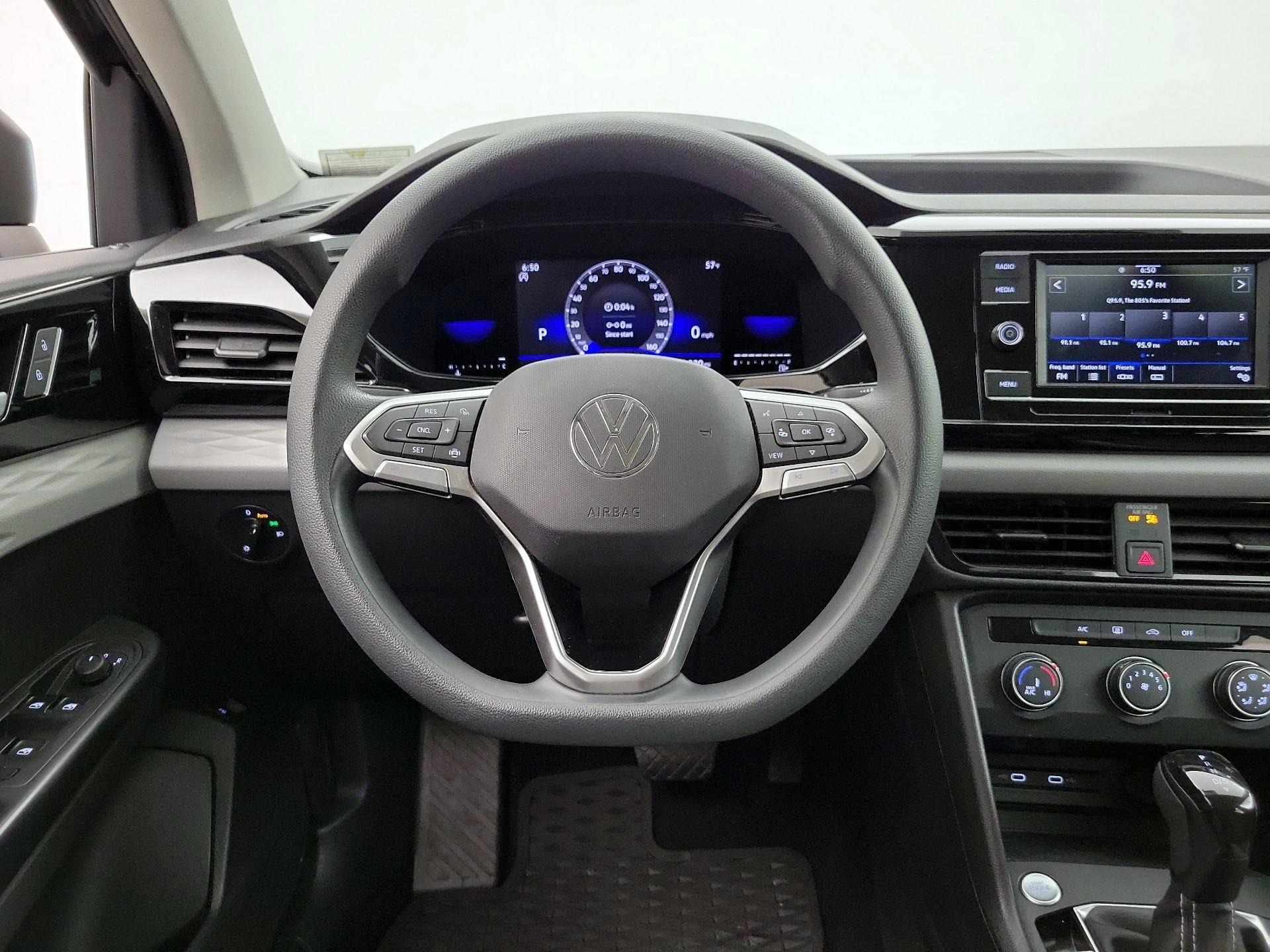 Thumbnail: 2022 Volkswagen Taos - 10