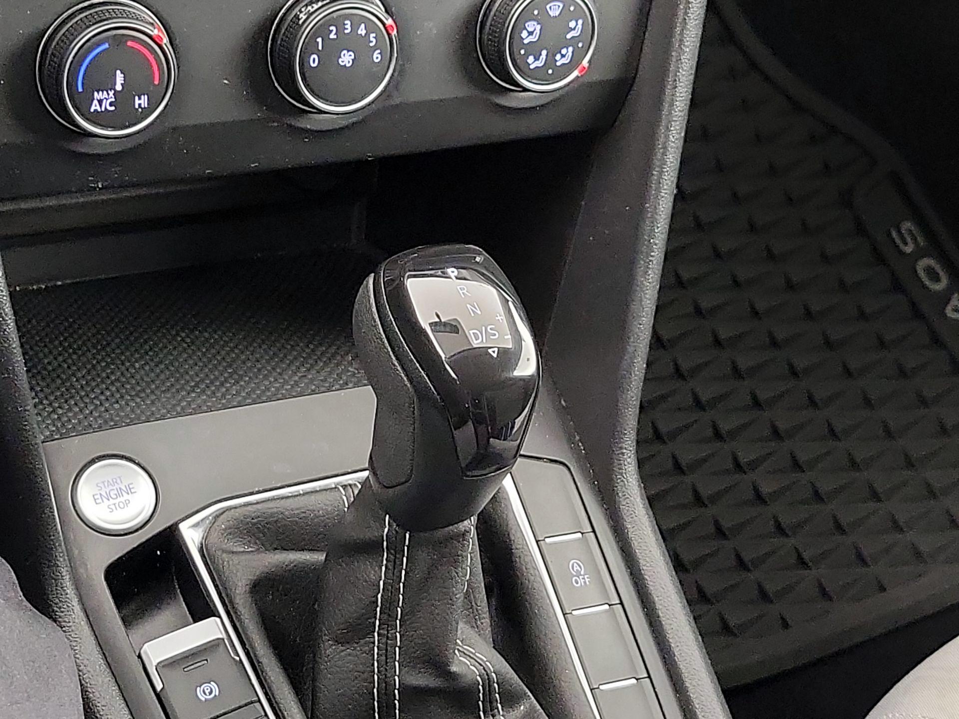 Thumbnail: 2022 Volkswagen Taos - 17