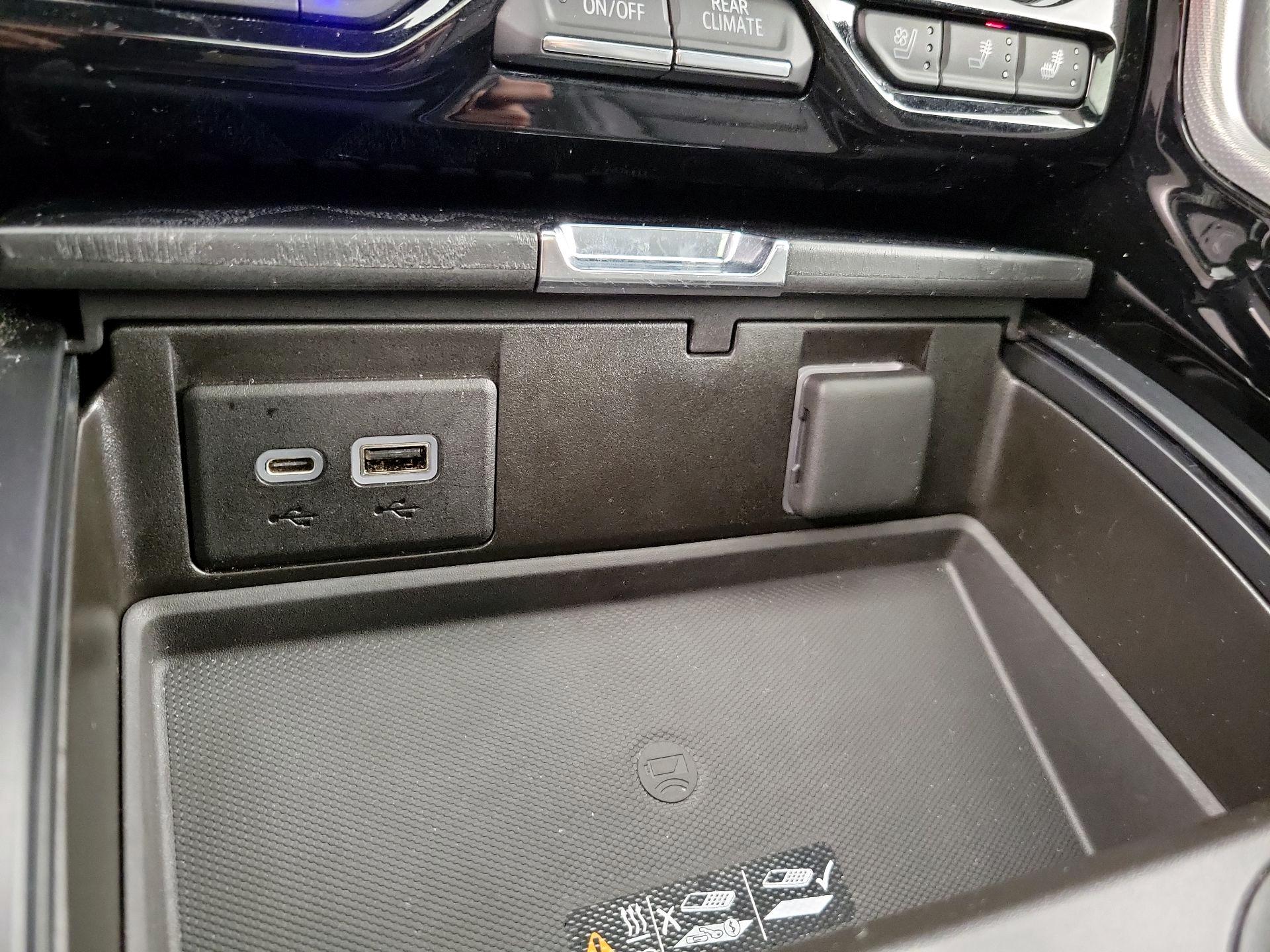 Thumbnail: 2022 GMC Yukon XL - 18