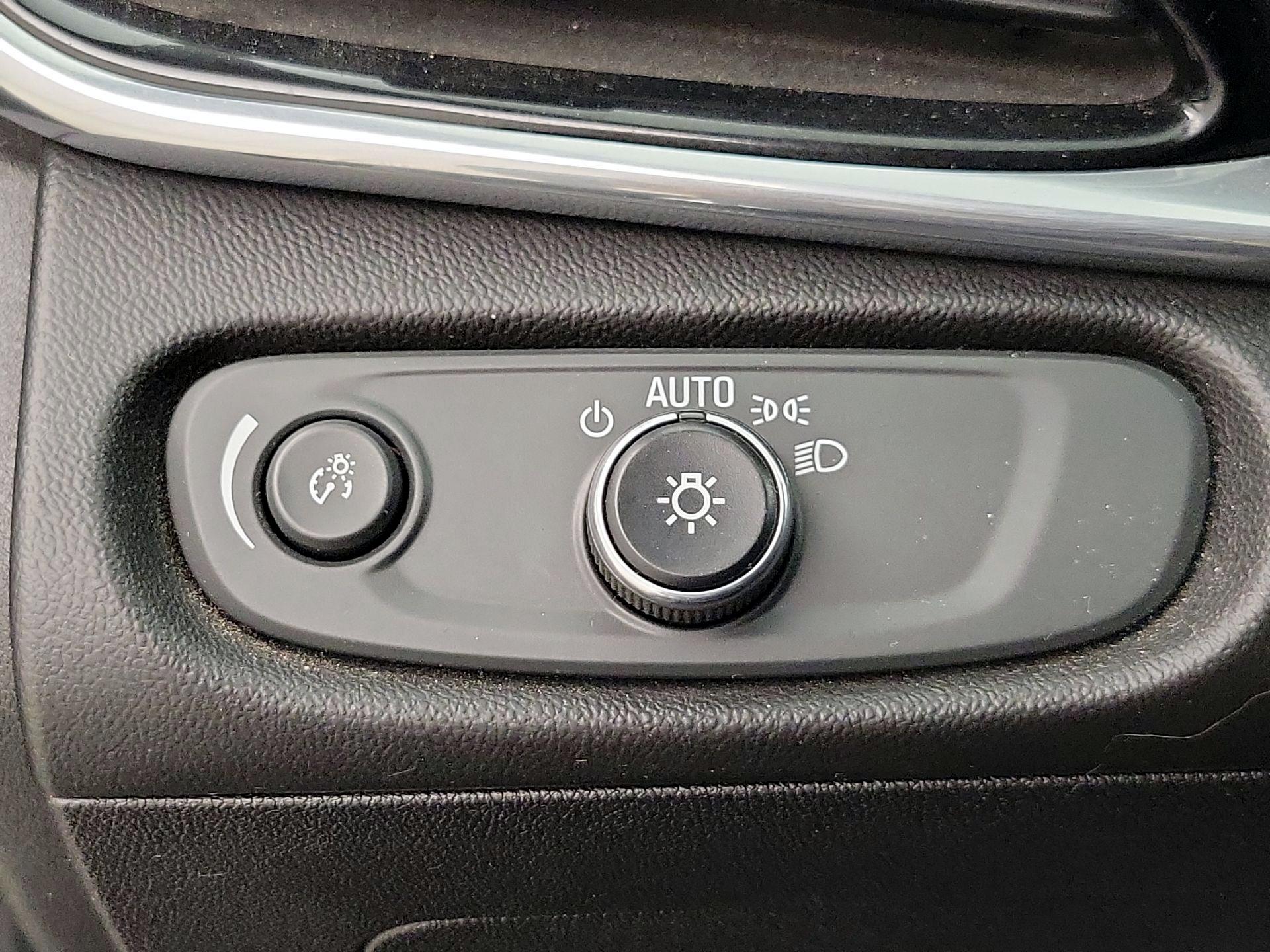 Thumbnail: 2017 Chevrolet Volt - 13