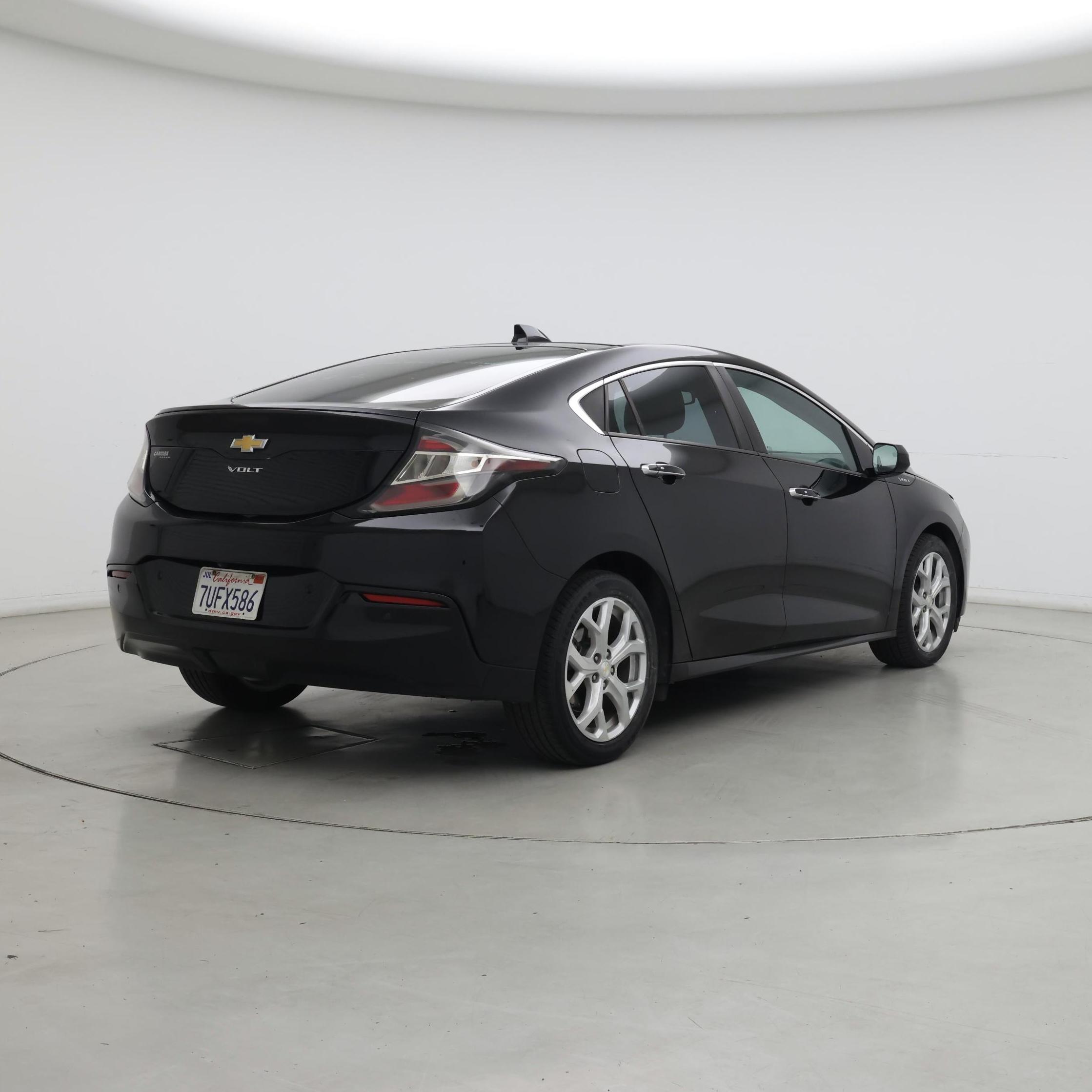 Thumbnail: 2017 Chevrolet Volt - 8