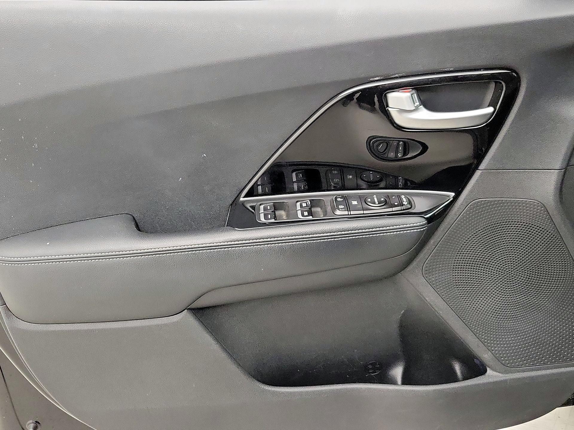 Thumbnail: 2018 Kia Niro - 12