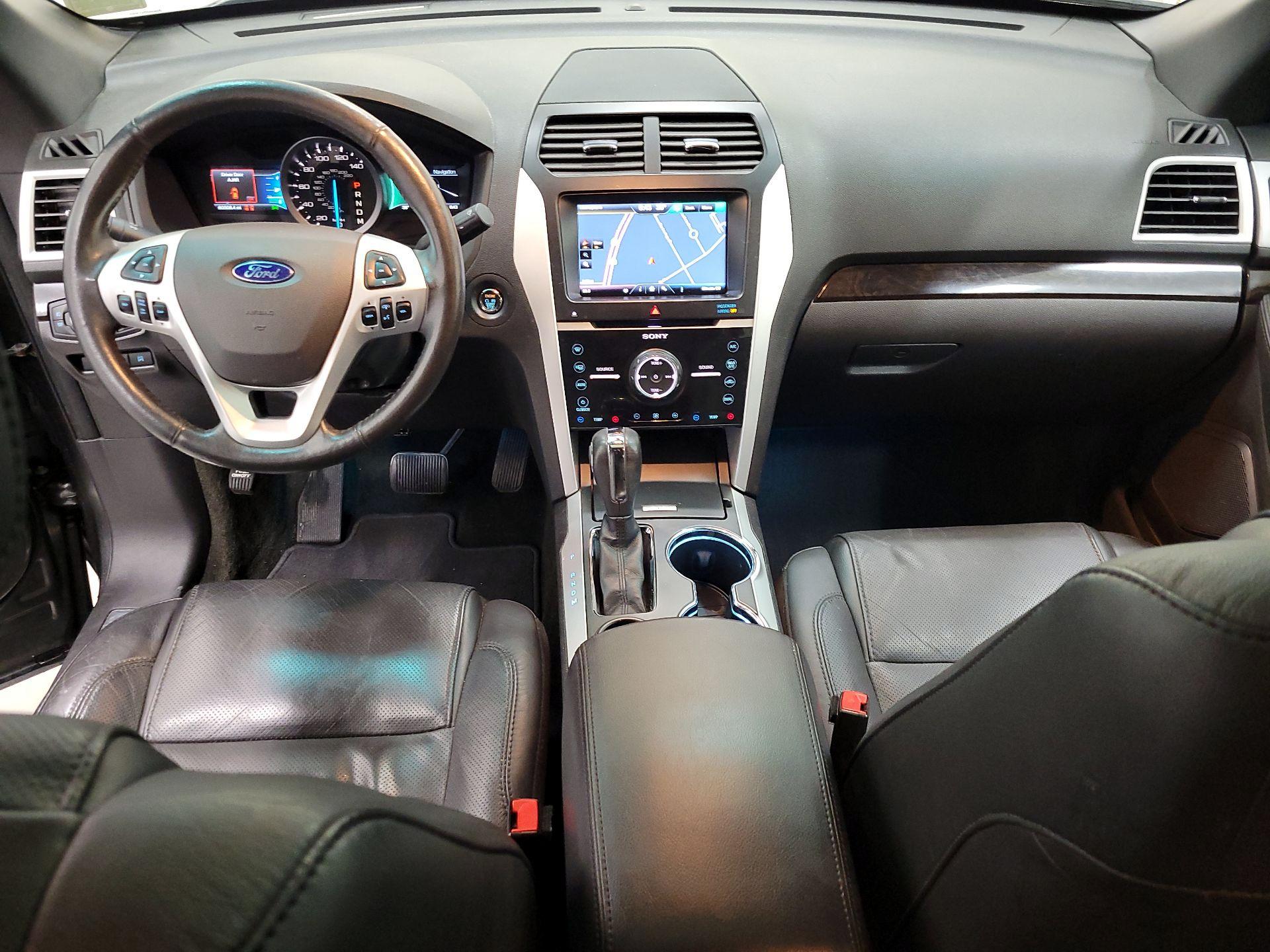 Thumbnail: 2015 Ford Explorer - 9