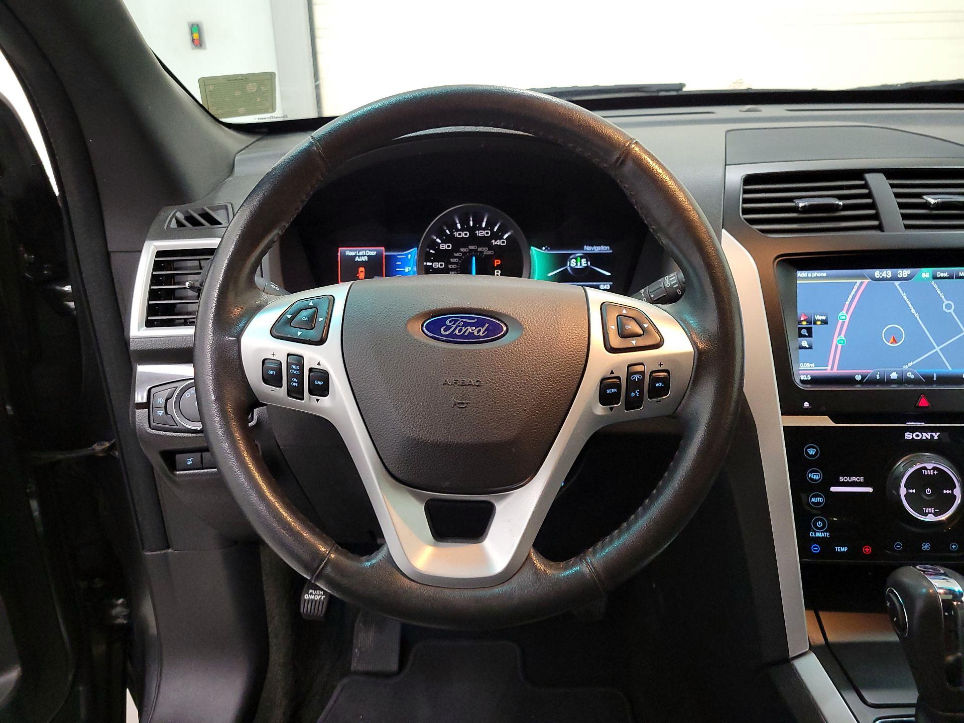 Thumbnail: 2015 Ford Explorer - 10