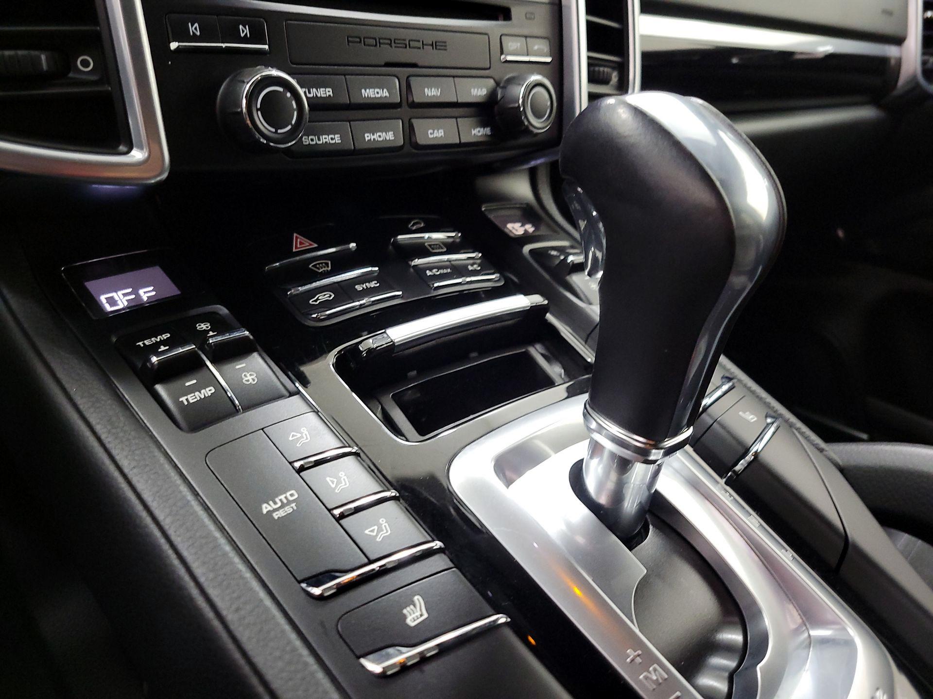 Thumbnail: 2017 Porsche Cayenne - 16