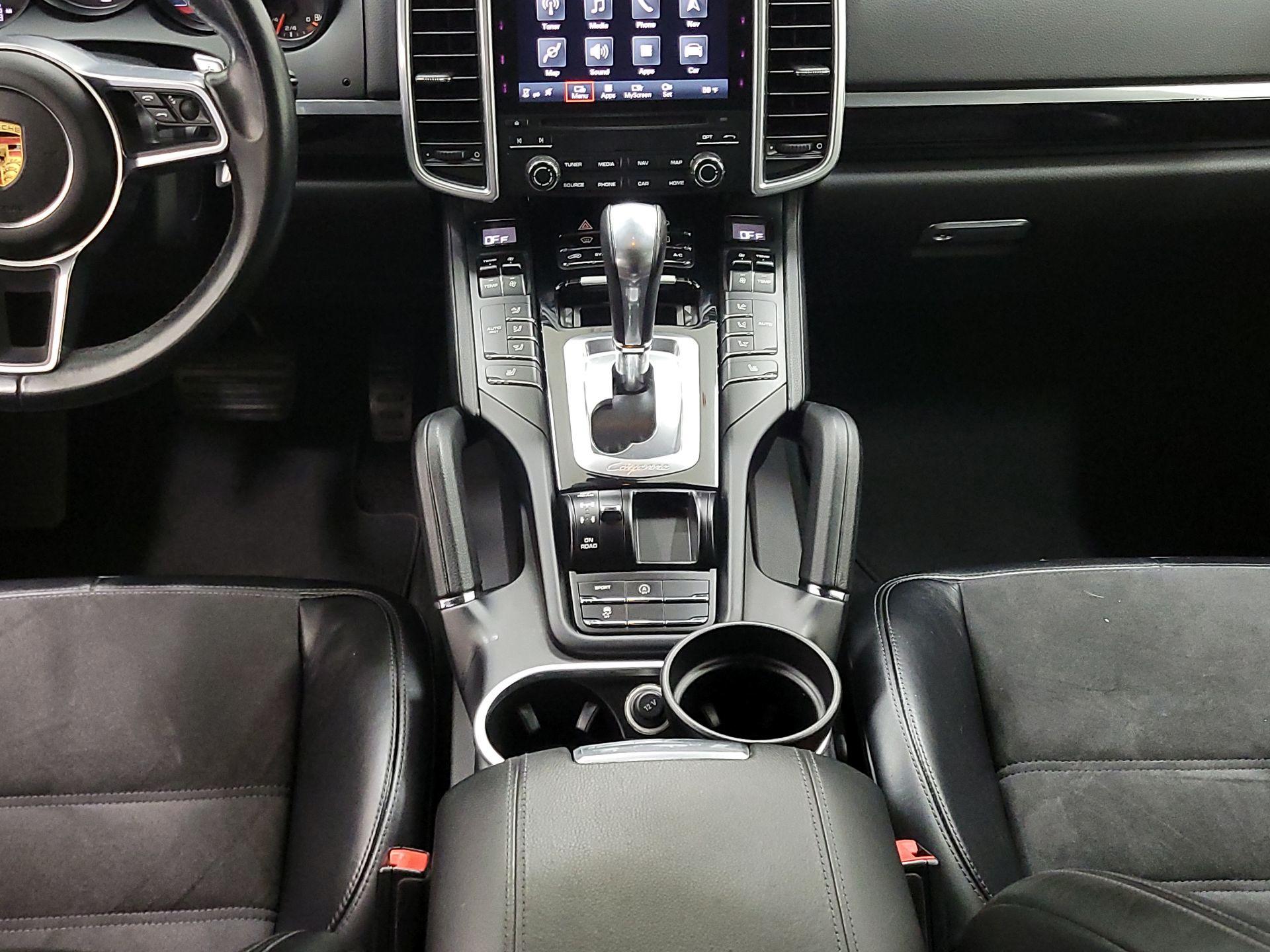 Thumbnail: 2017 Porsche Cayenne - 17