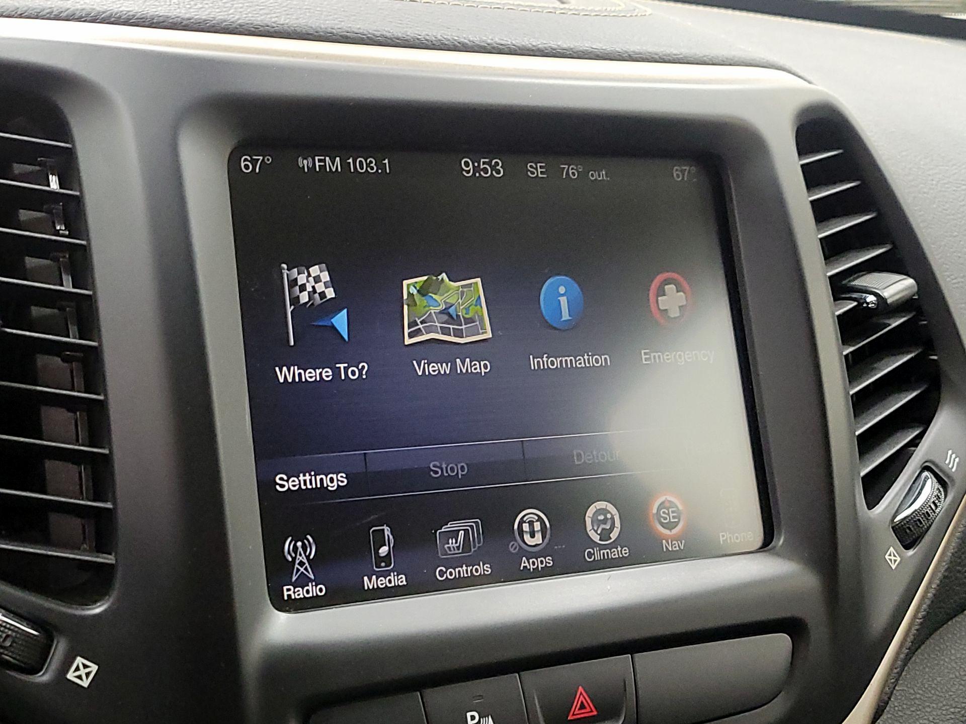 Thumbnail: 2016 Jeep Cherokee - 14