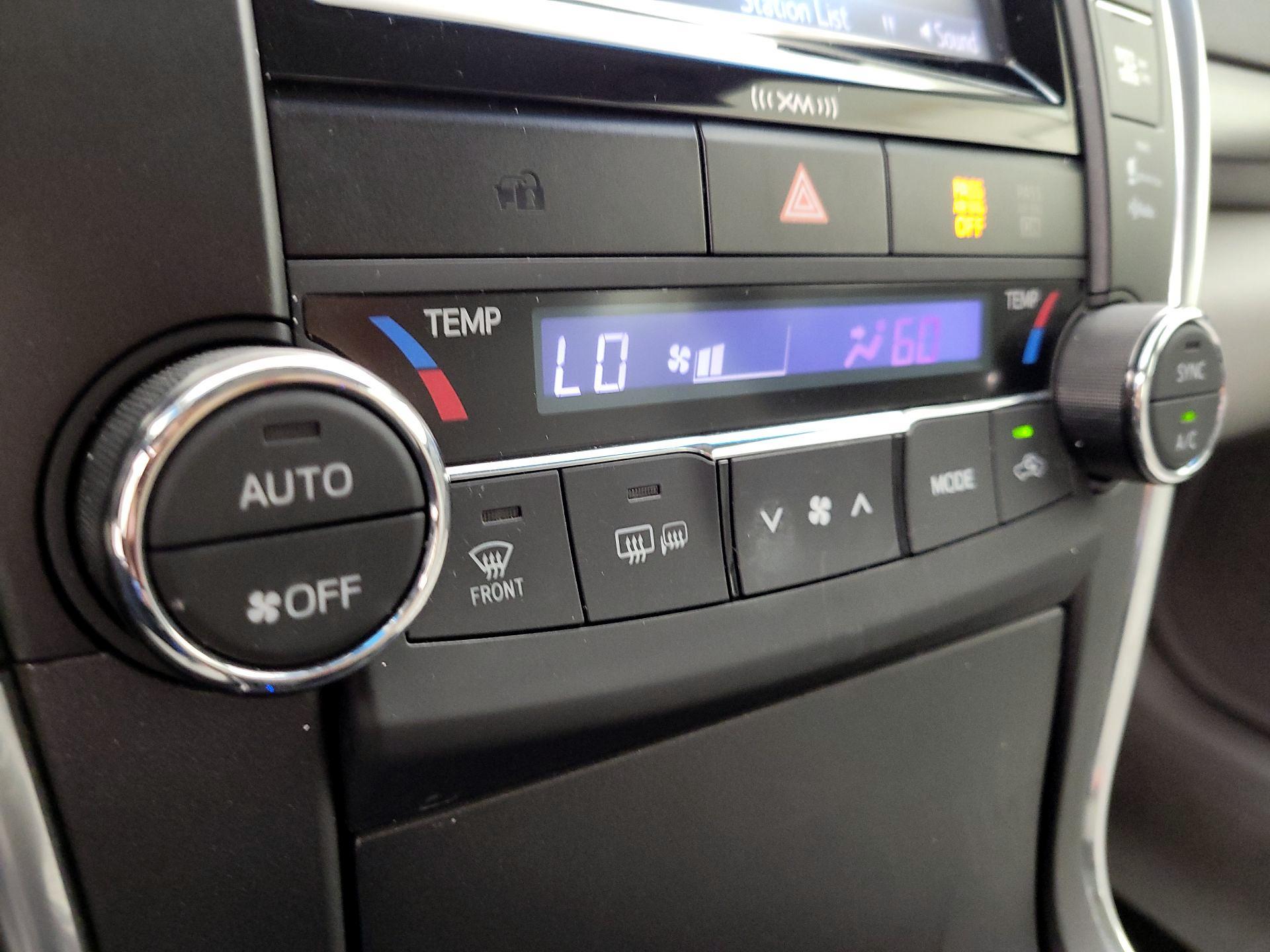 Thumbnail: 2016 Toyota Camry - 16