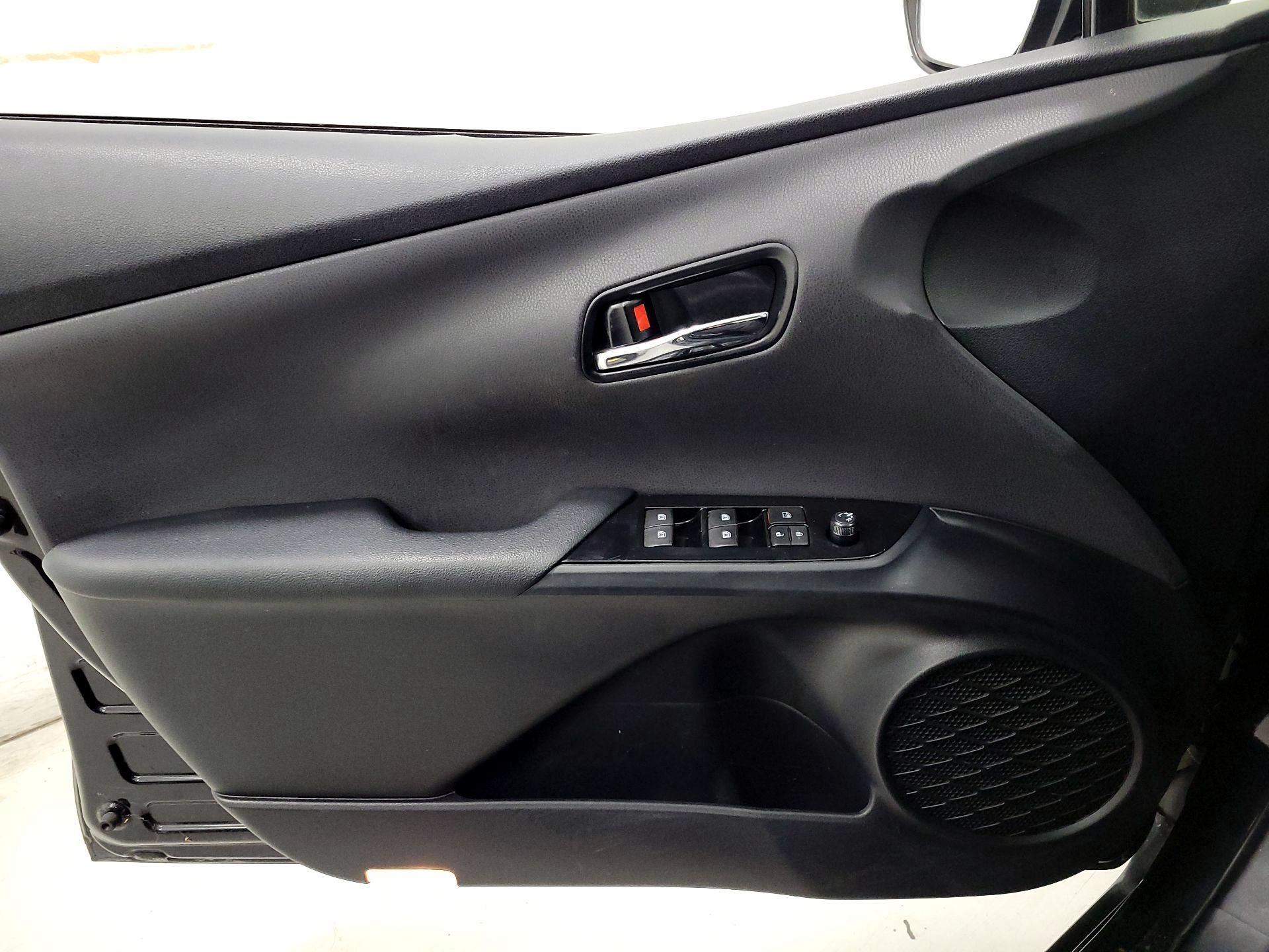 Thumbnail: 2016 Toyota Prius - 12