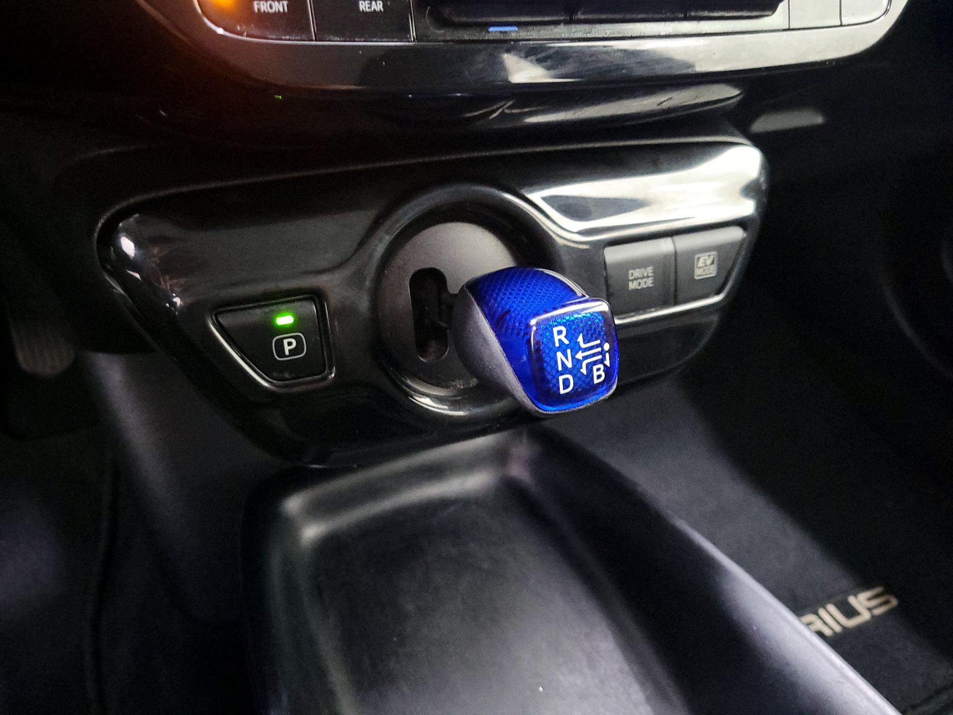 Thumbnail: 2016 Toyota Prius - 17