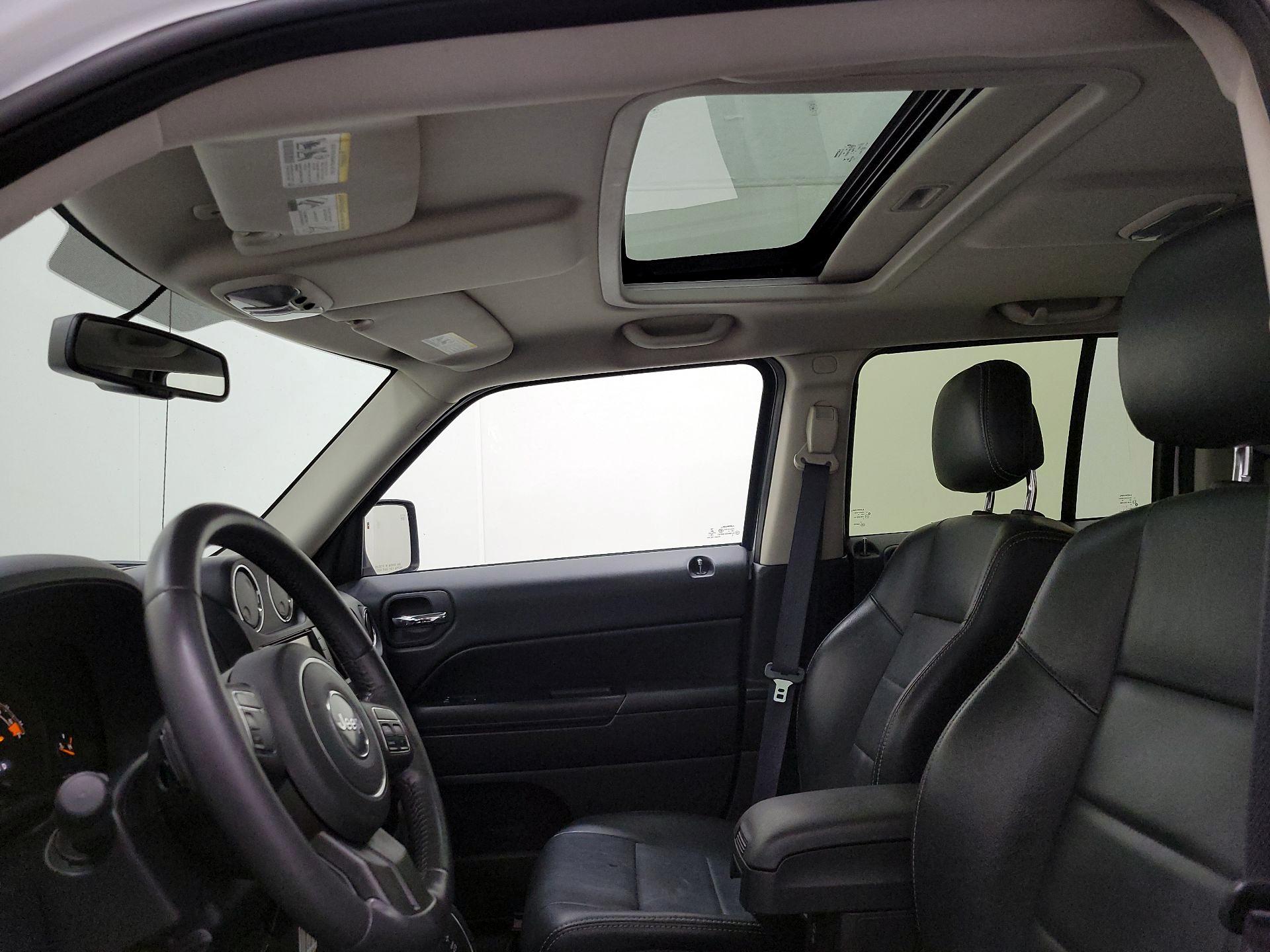 Thumbnail: 2016 Jeep Patriot - 17