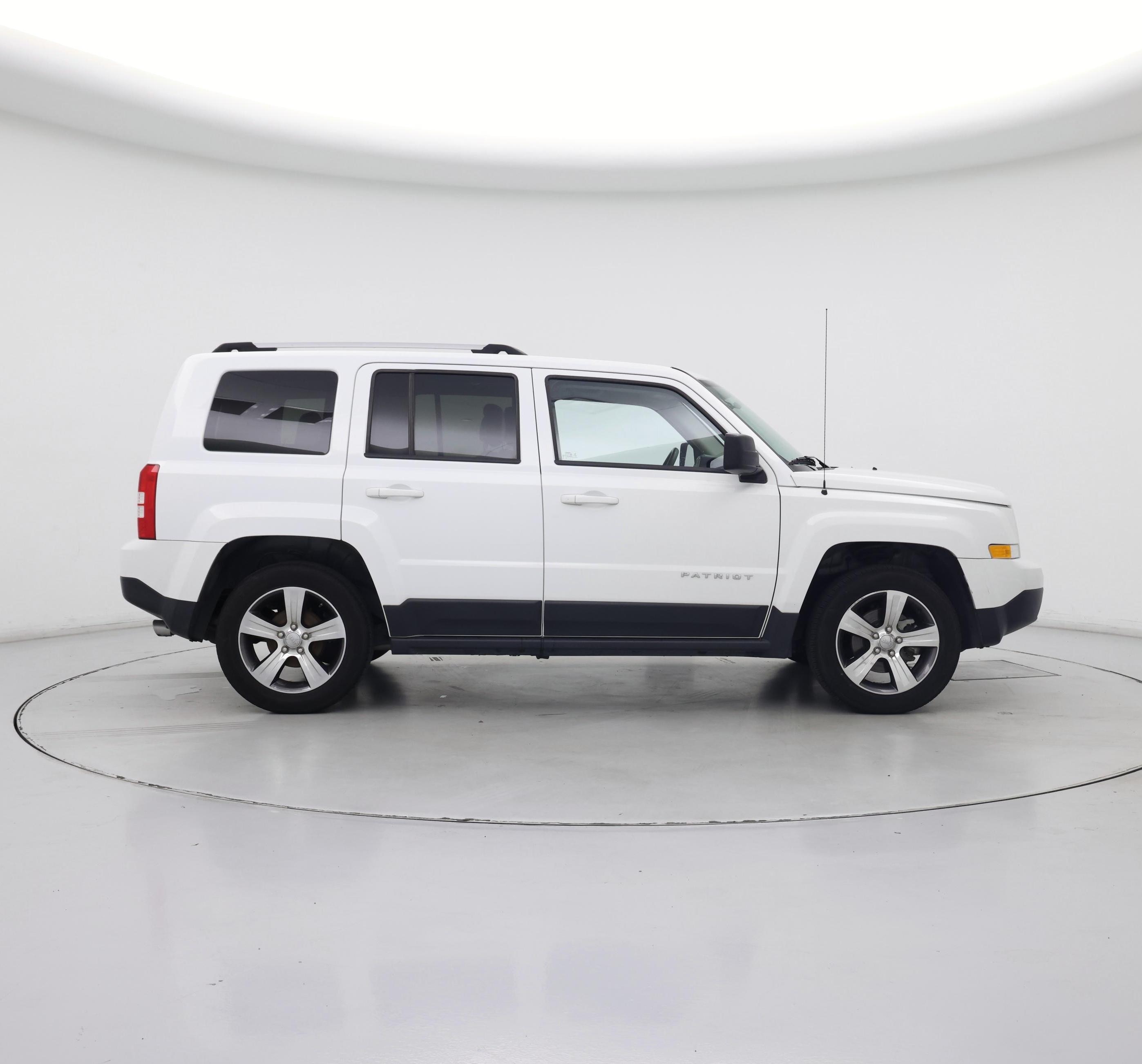 Thumbnail: 2016 Jeep Patriot - 7