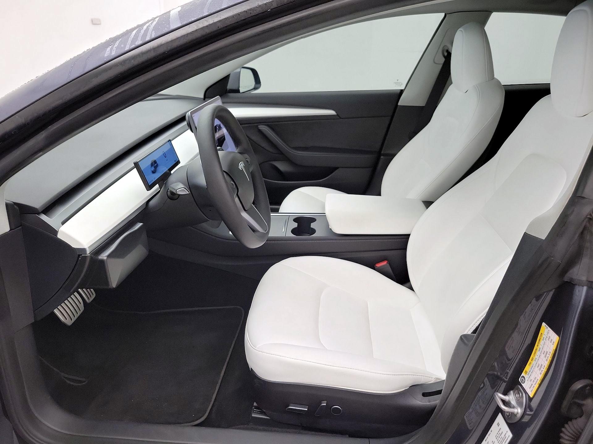 Thumbnail: 2023 Tesla Model 3 - 11