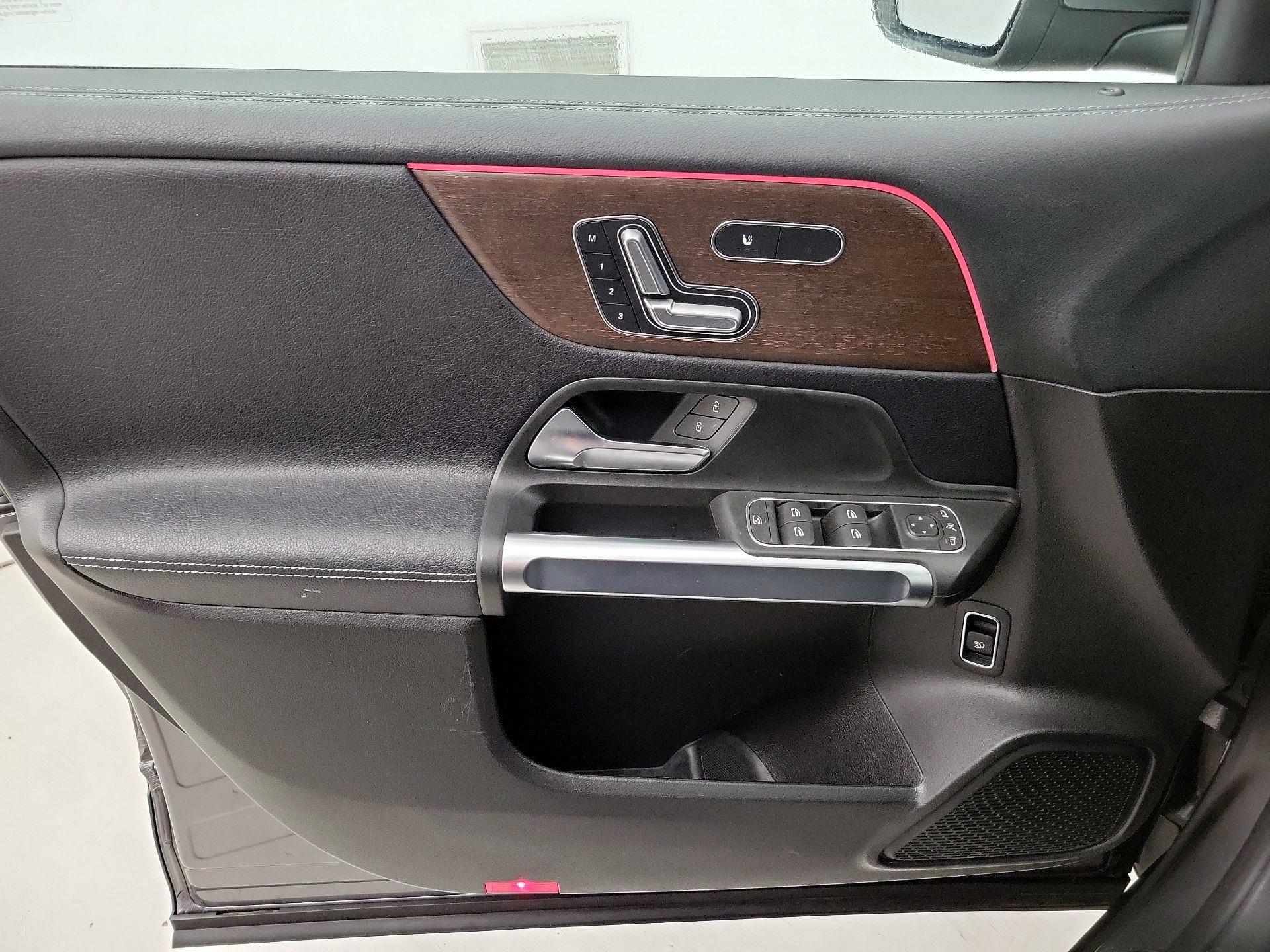 Thumbnail: 2020 Mercedes-Benz GLB - 12