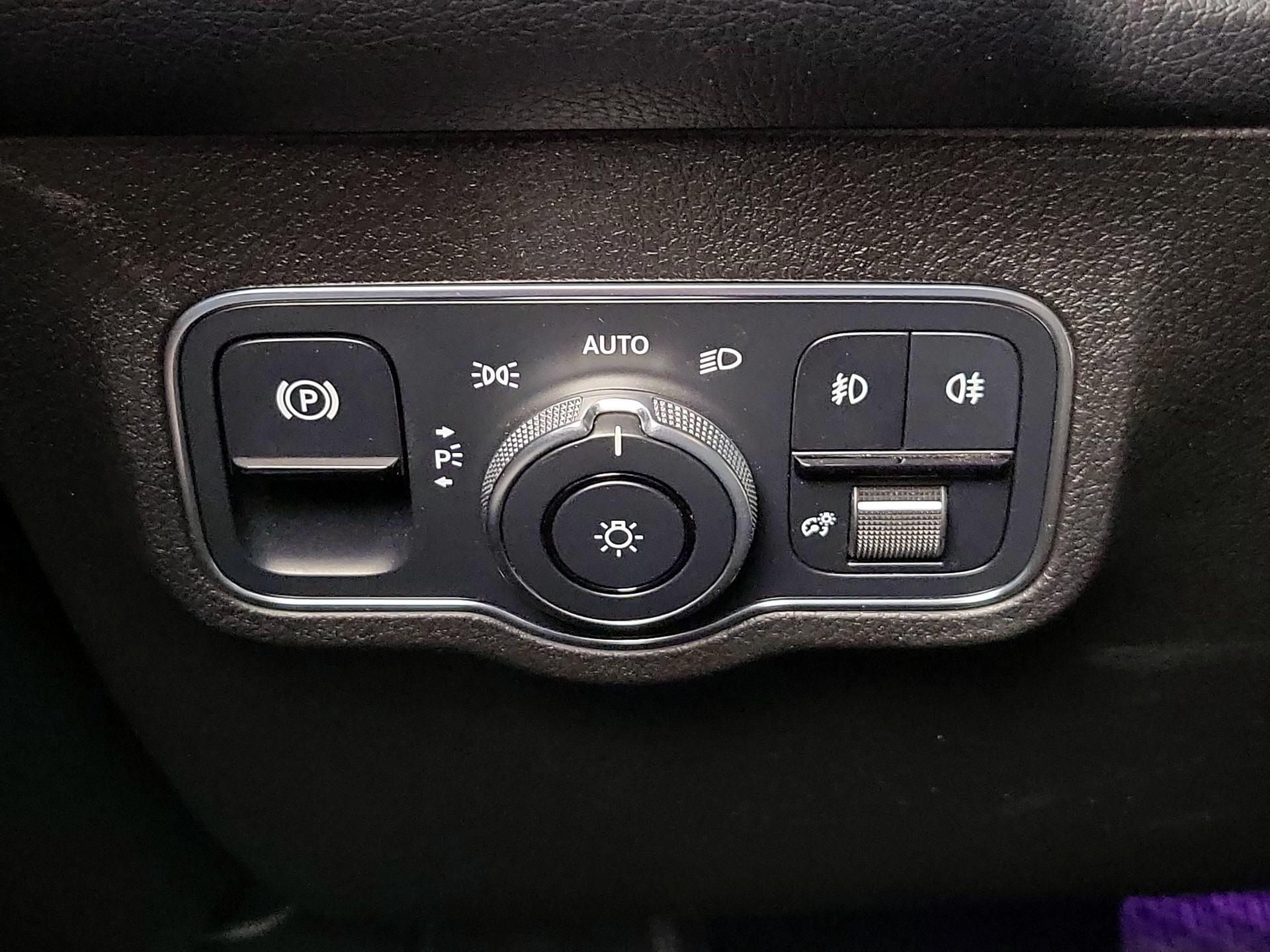 Thumbnail: 2020 Mercedes-Benz GLB - 13