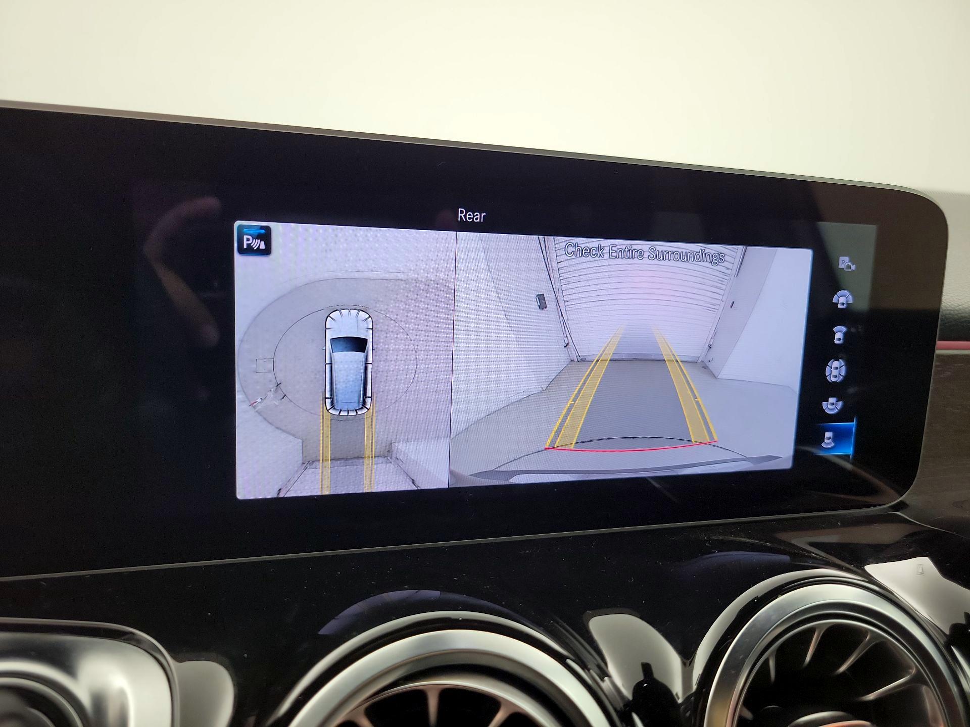 Thumbnail: 2020 Mercedes-Benz GLB - 14