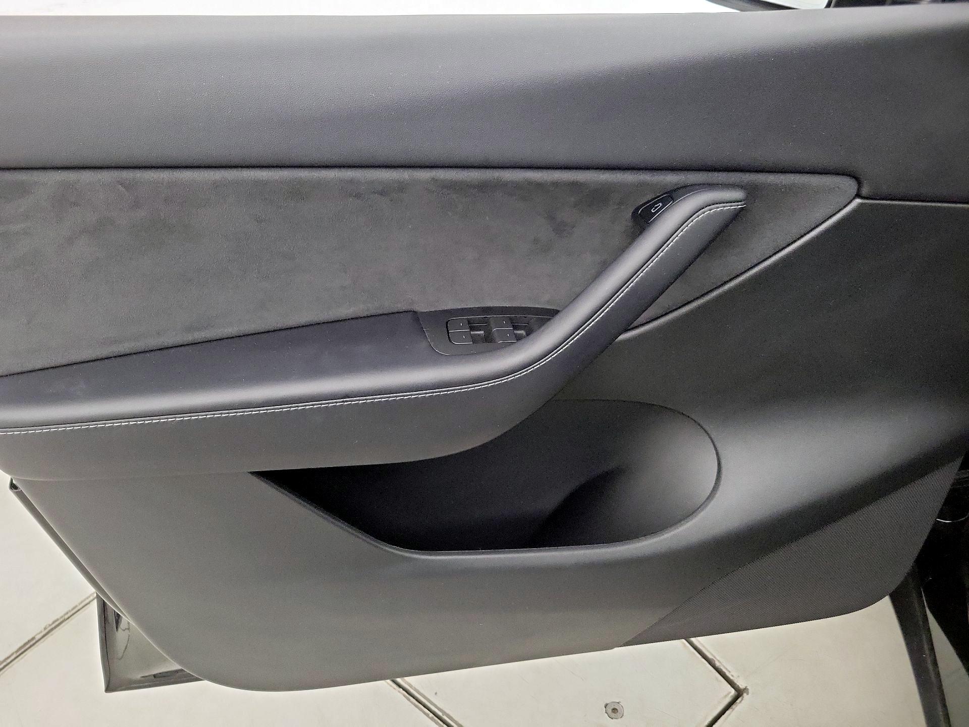 Thumbnail: 2022 Tesla Model Y - 12