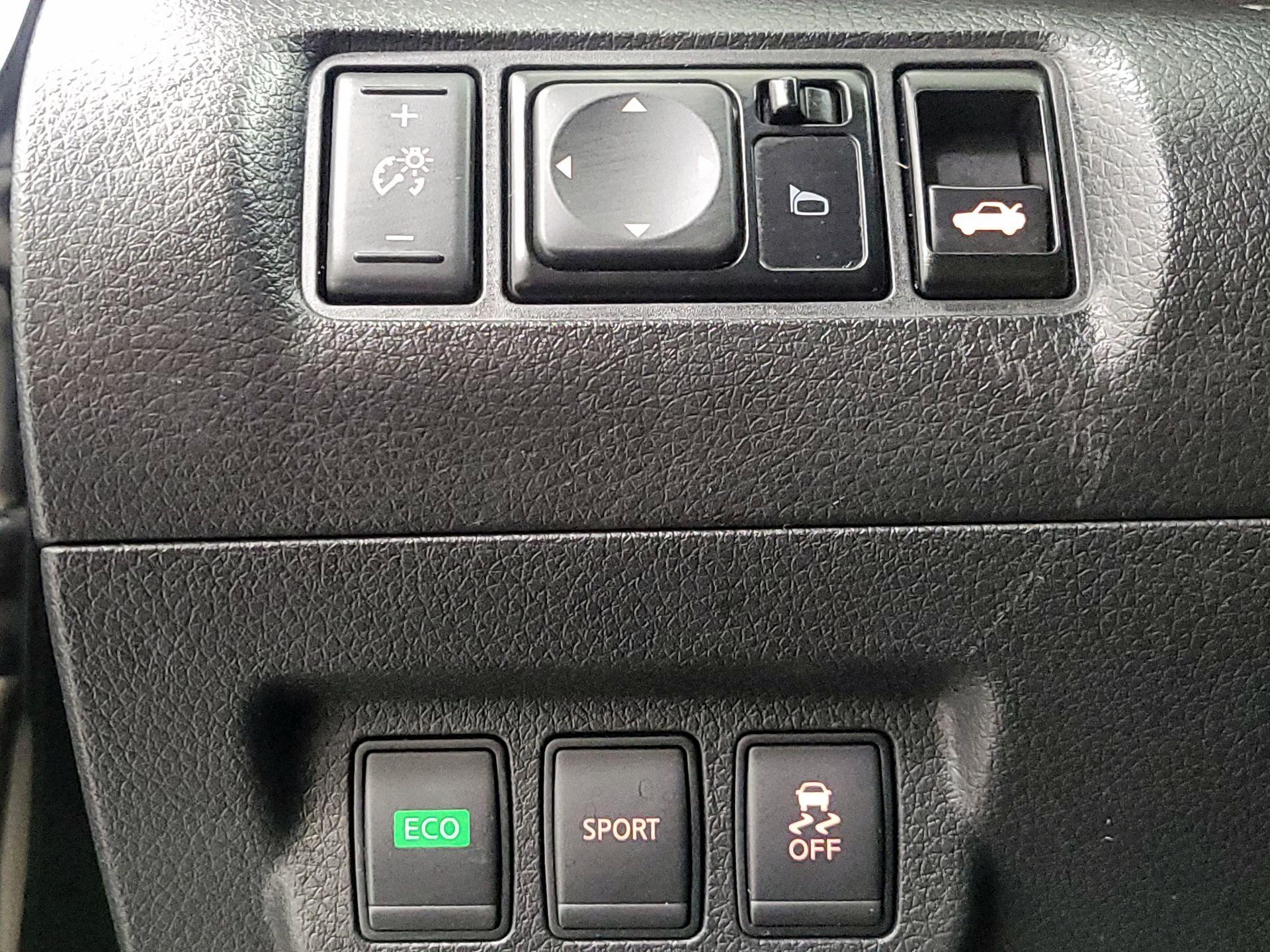 Thumbnail: 2015 Nissan Sentra - 13