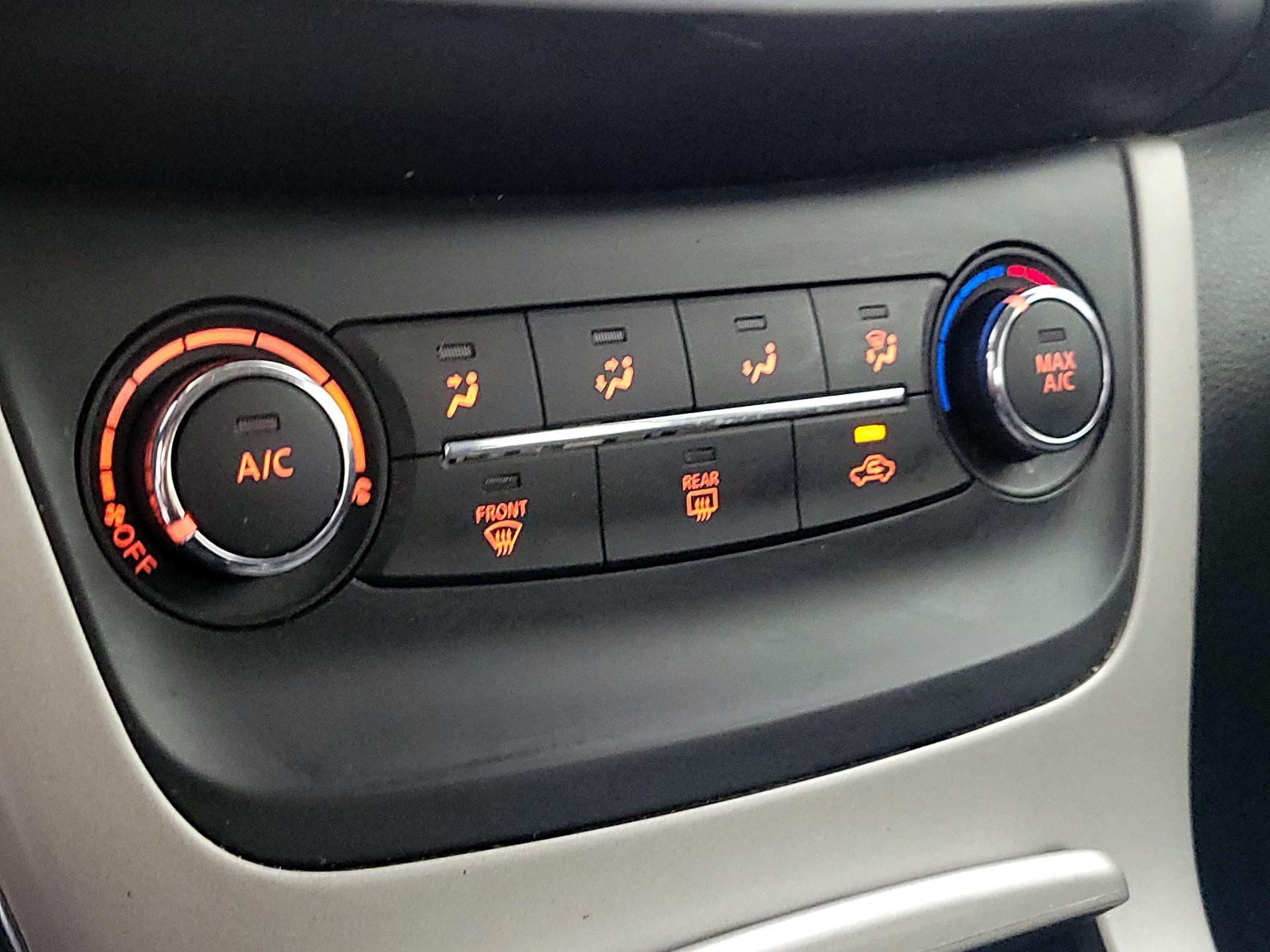 Thumbnail: 2015 Nissan Sentra - 16