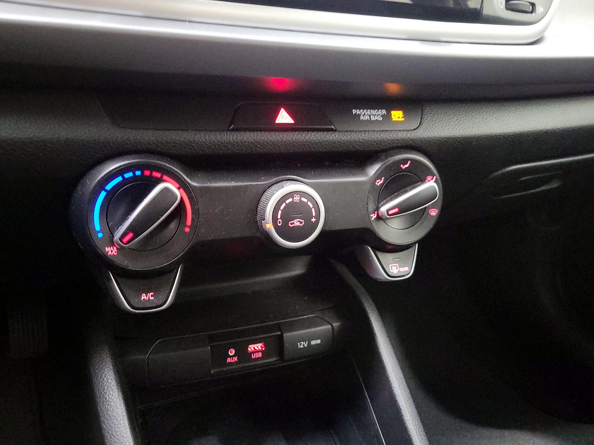 Thumbnail: 2019 Kia Rio - 16